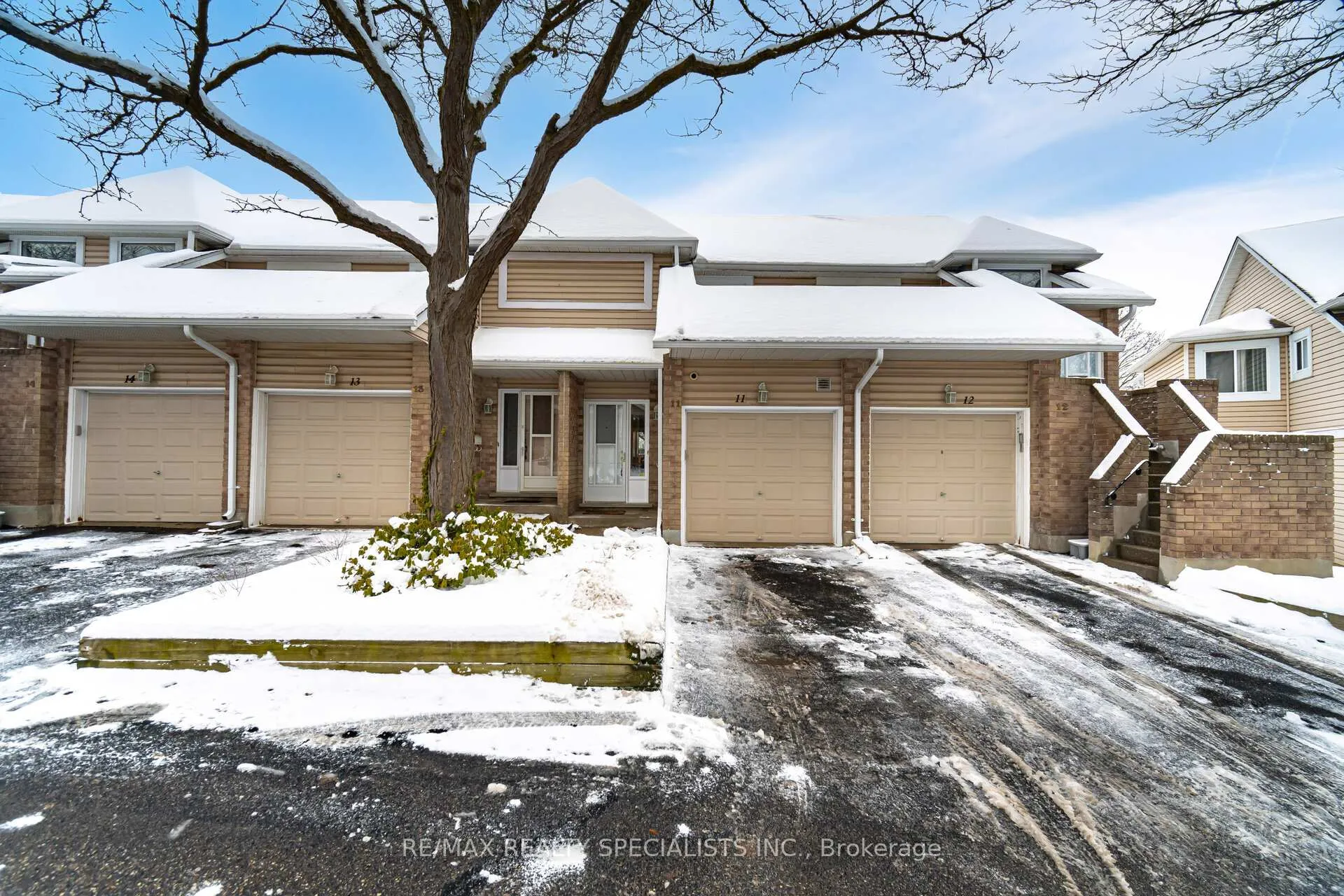 Photo 1 of Unit 11, 205 Highland Crescent, Kitchener, Victoria Hills — HOMEH
