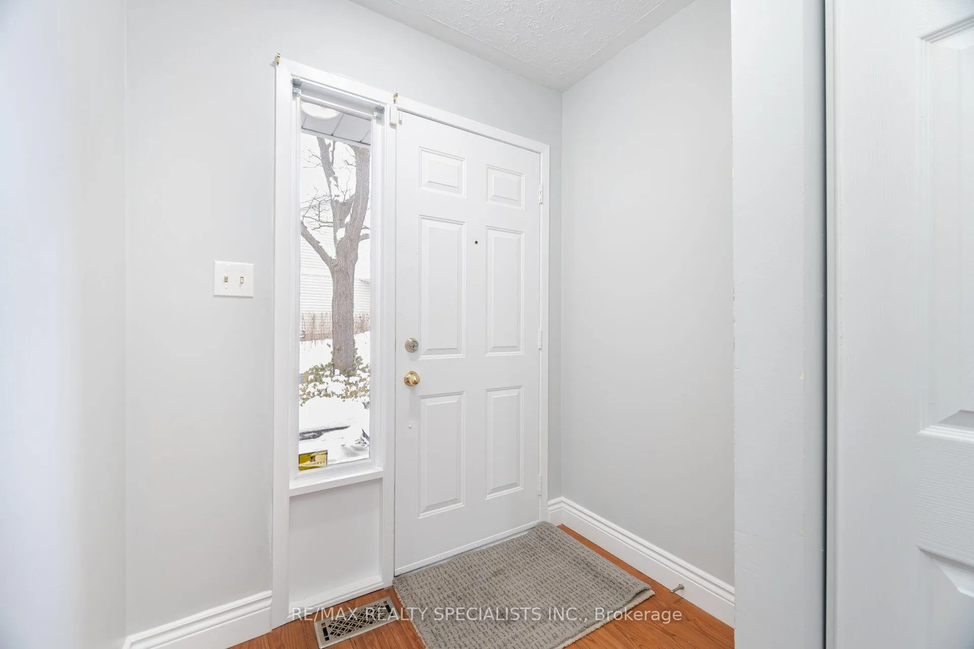 Photo 3 of Unit 11, 205 Highland Crescent, Kitchener, Victoria Hills — HOMEH