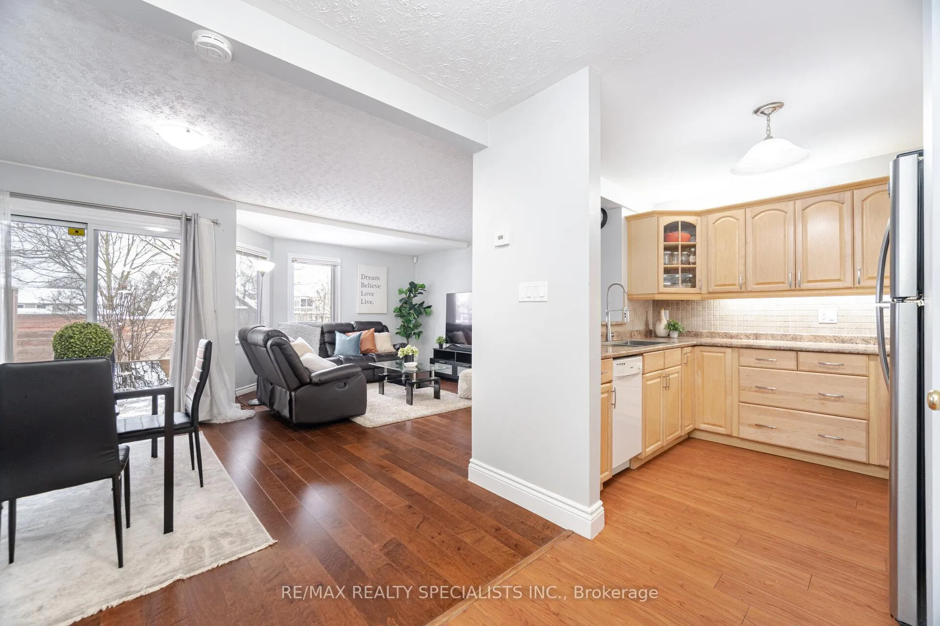 Photo 5 of Unit 11, 205 Highland Crescent, Kitchener, Victoria Hills — HOMEH
