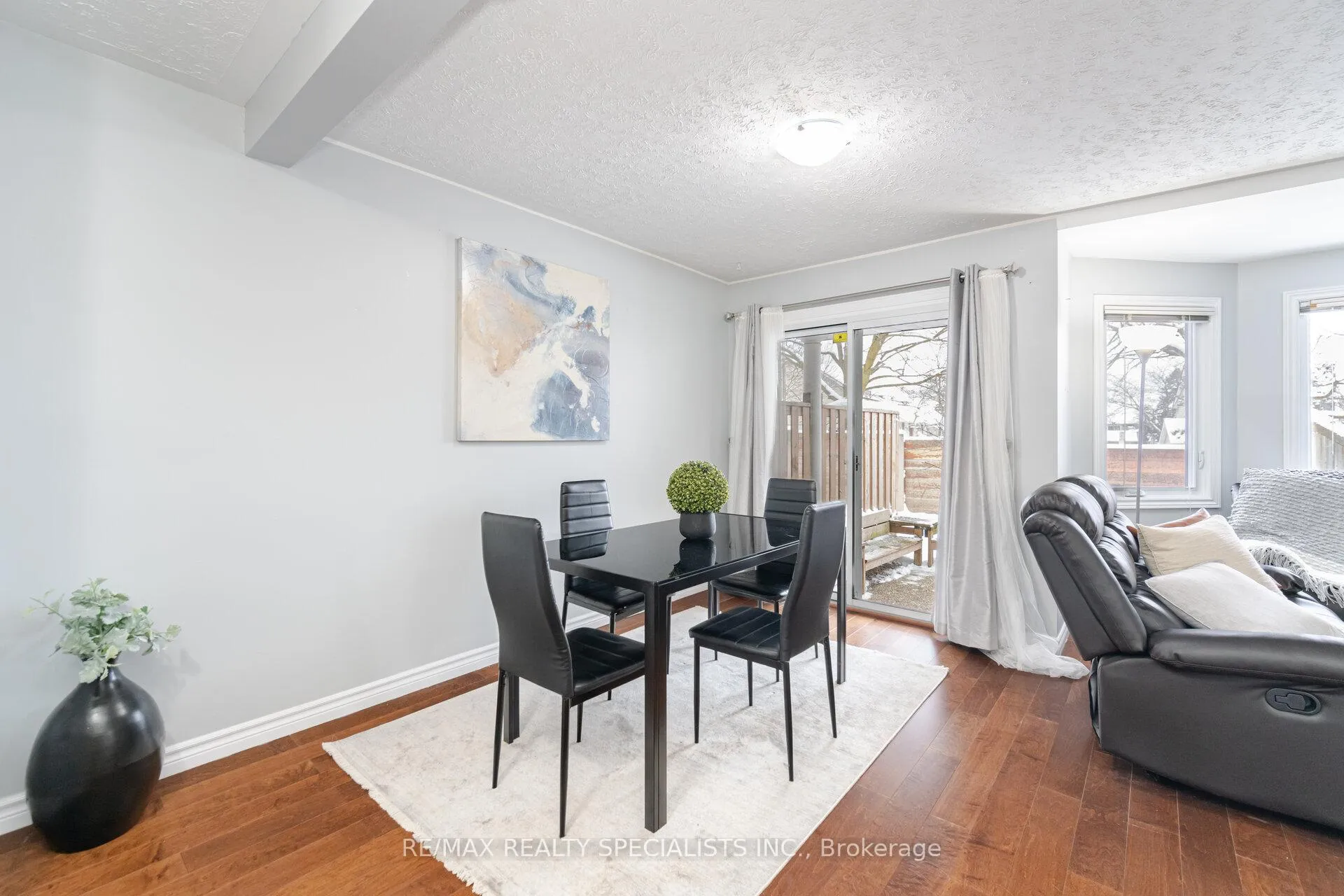 Photo 10 of Unit 11, 205 Highland Crescent, Kitchener, Victoria Hills — HOMEH