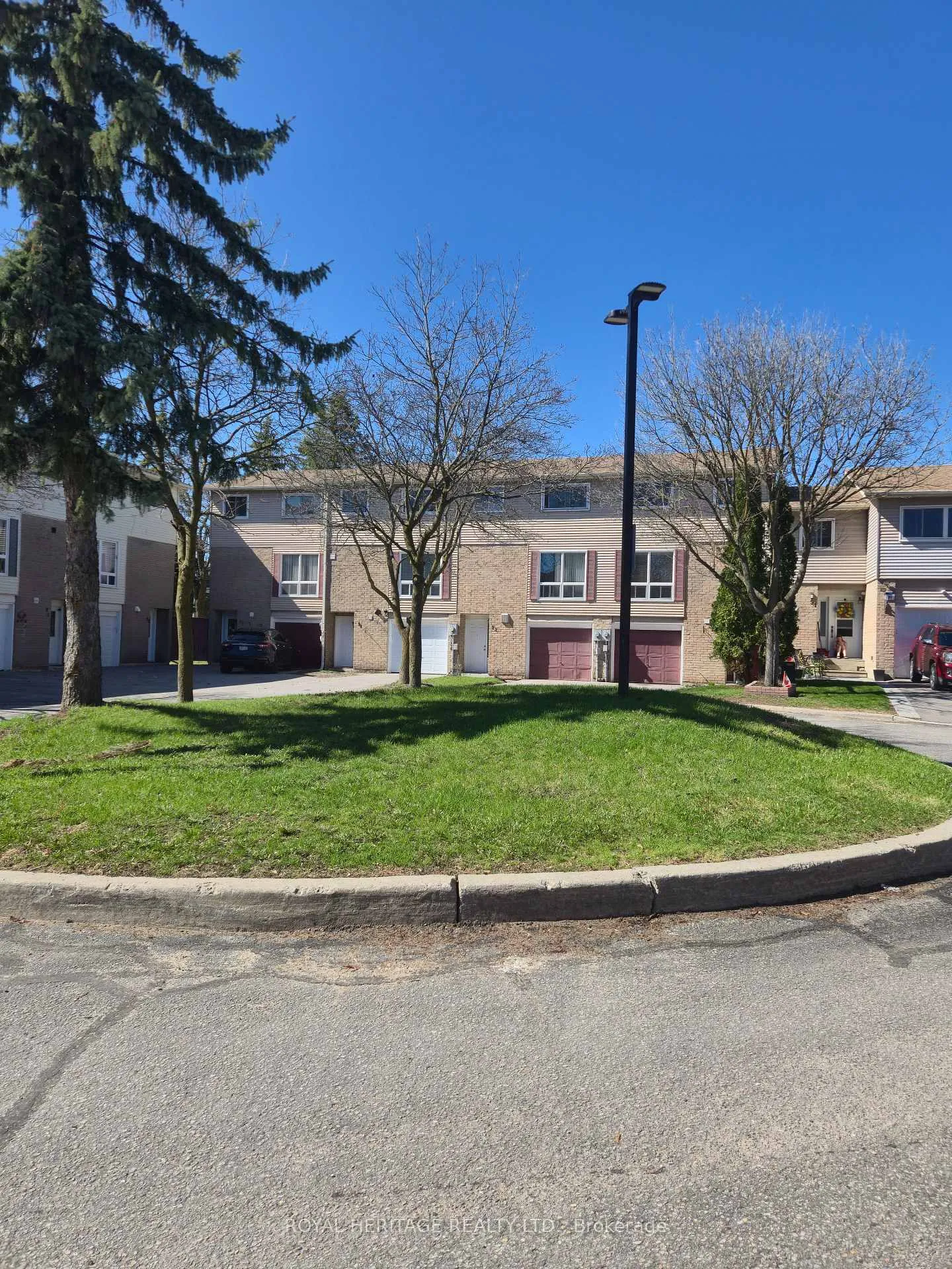 Photo 2 of Unit 92, 1133 Ritson Road N, Oshawa, Centennial — HOMEH