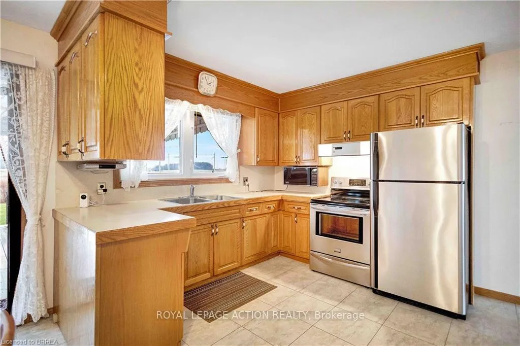 Photo 11 of 266 No 6 School Road, Brantford — HOMEH