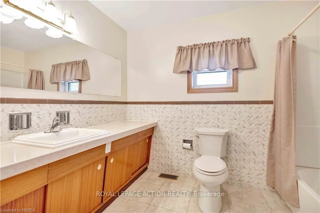 Photo 18 of 266 No 6 School Road, Brantford — HOMEH