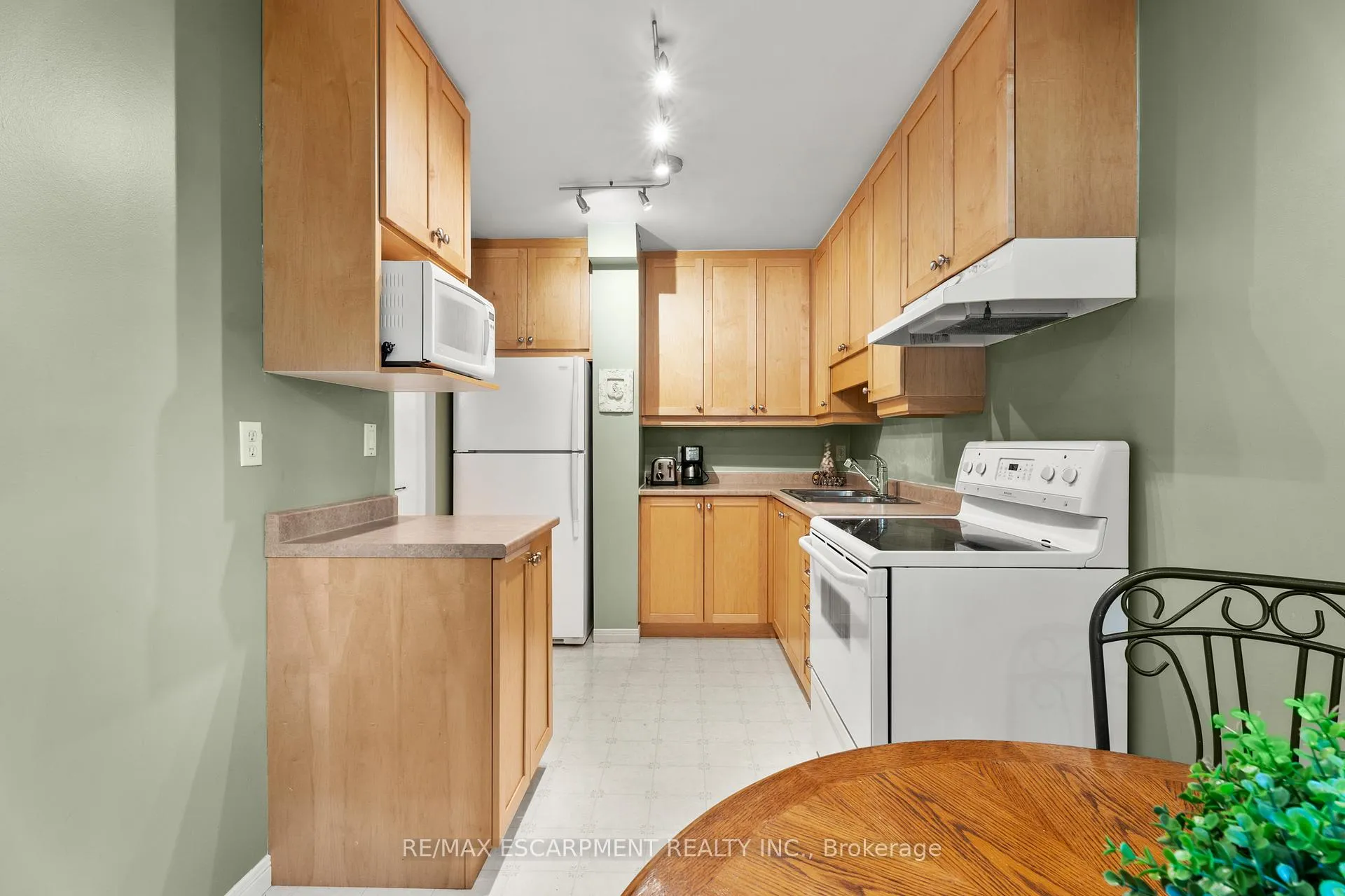 Photo 10 of Unit N1, 444 Stone Church Road W, Hamilton, Gilkson — HOMEH