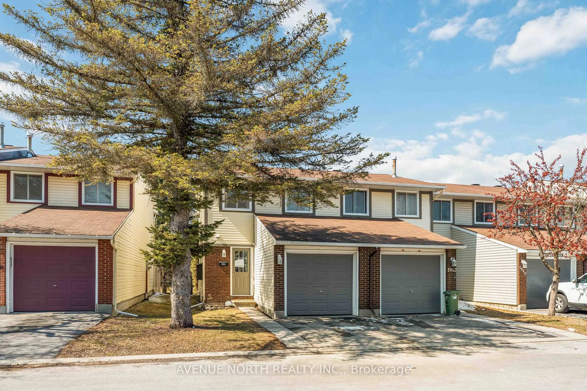 Photo 2 of 1964 Garden Park Lane, Ottawa, Blackburn Hamlet (South) — HOMEH