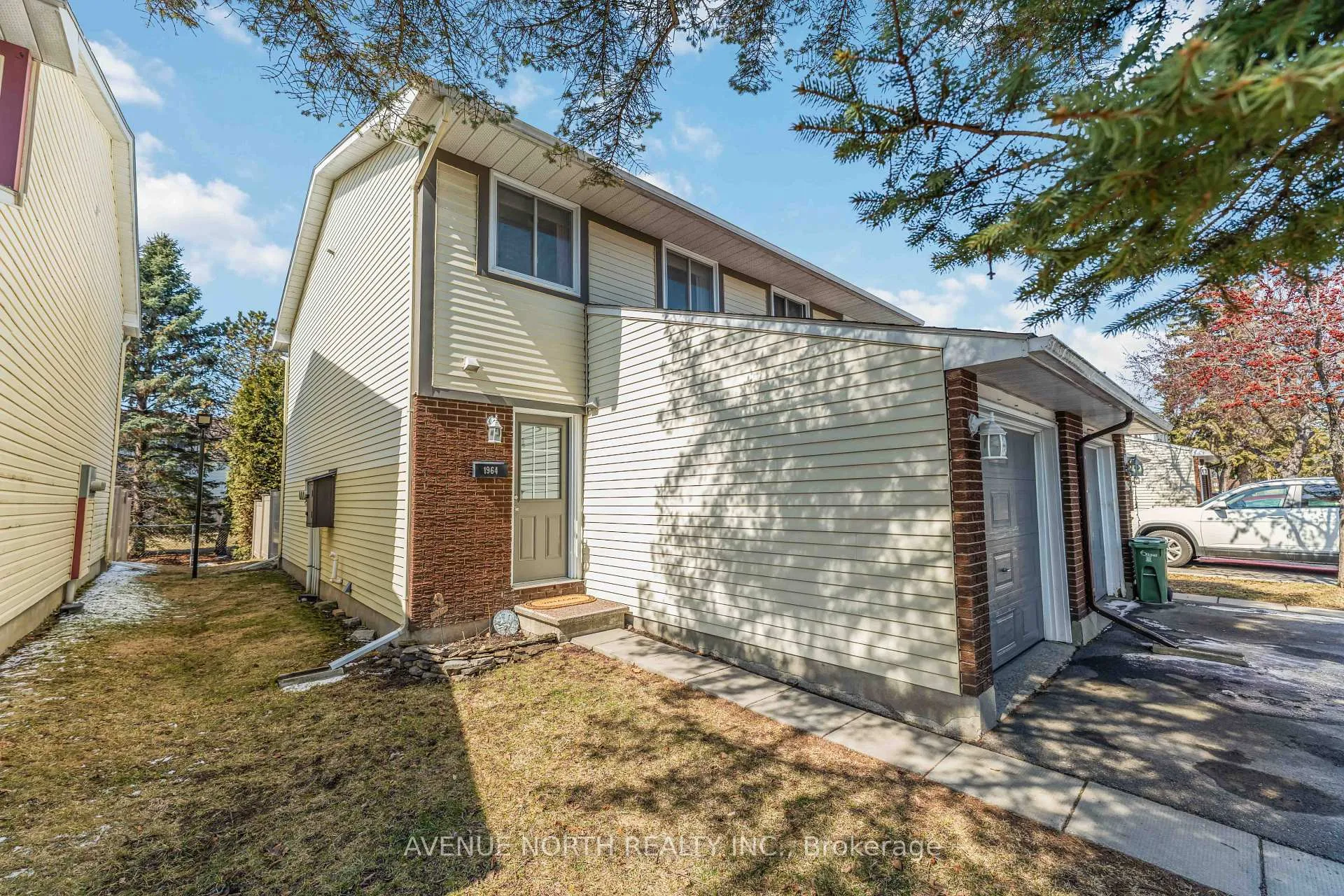 Photo 3 of 1964 Garden Park Lane, Ottawa, Blackburn Hamlet (South) — HOMEH
