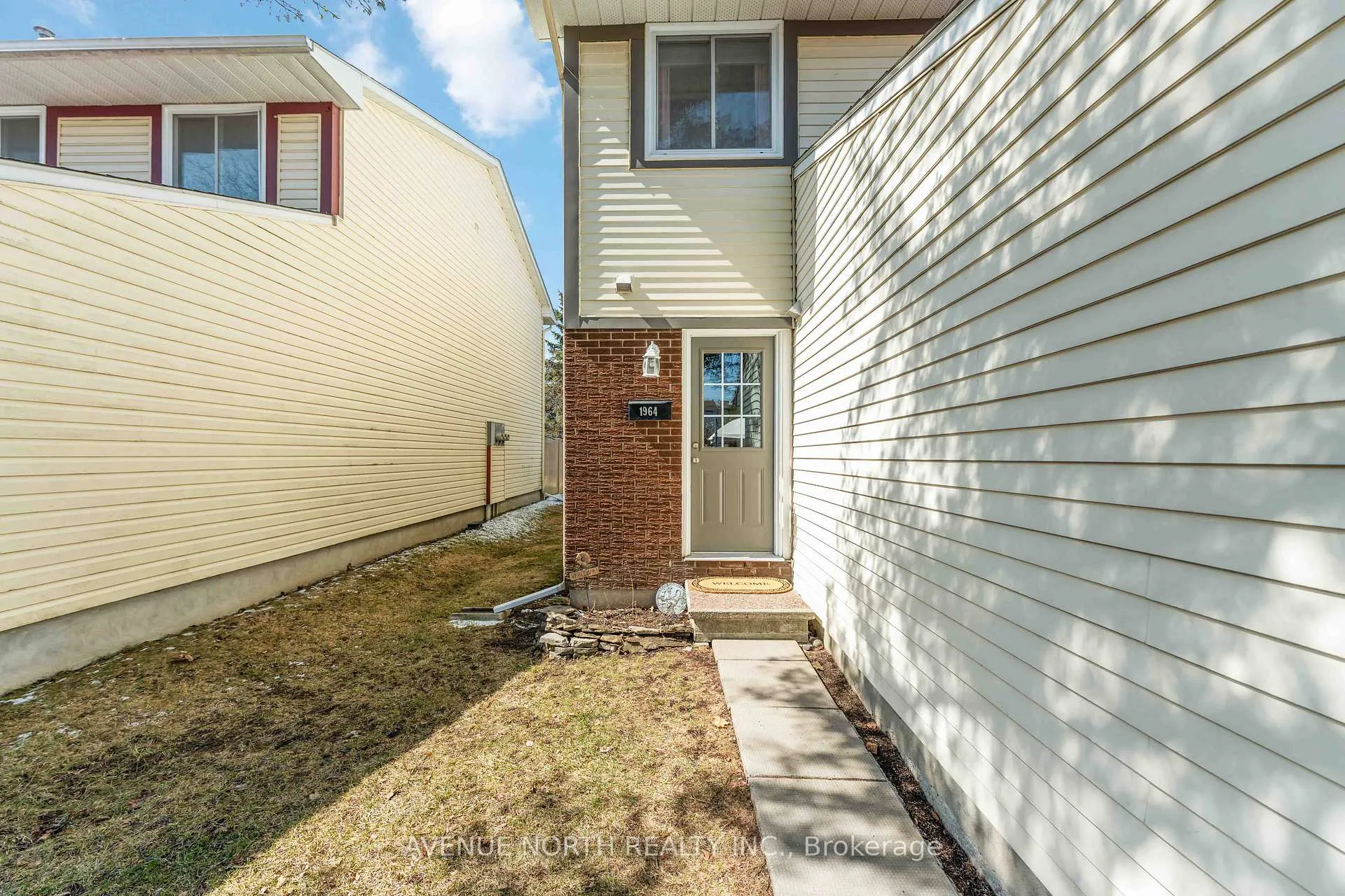Photo 4 of 1964 Garden Park Lane, Ottawa, Blackburn Hamlet (South) — HOMEH