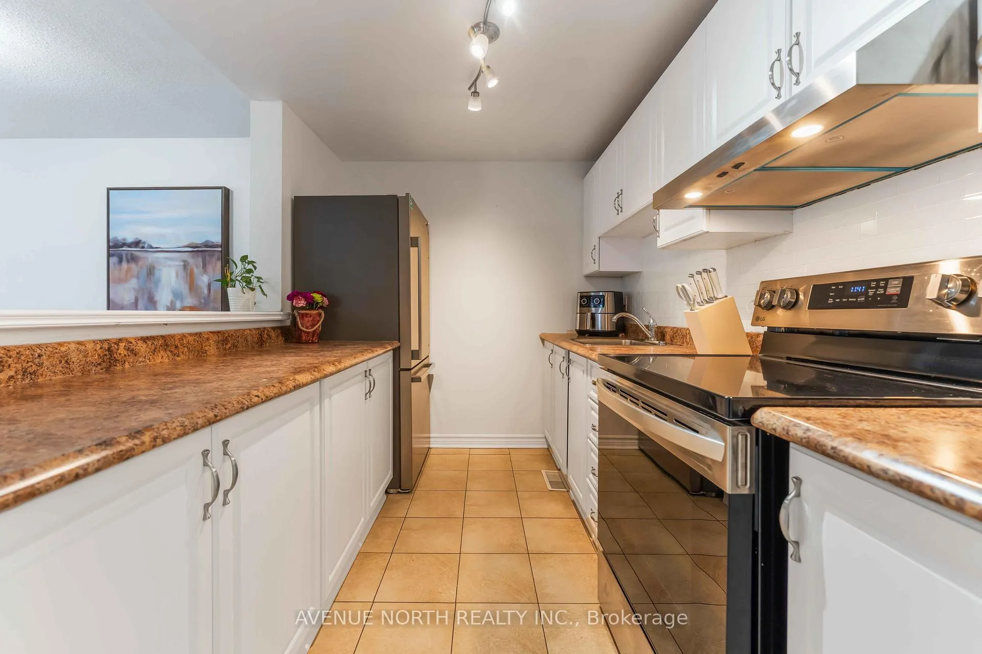 Photo 9 of 1964 Garden Park Lane, Ottawa, Blackburn Hamlet (South) — HOMEH
