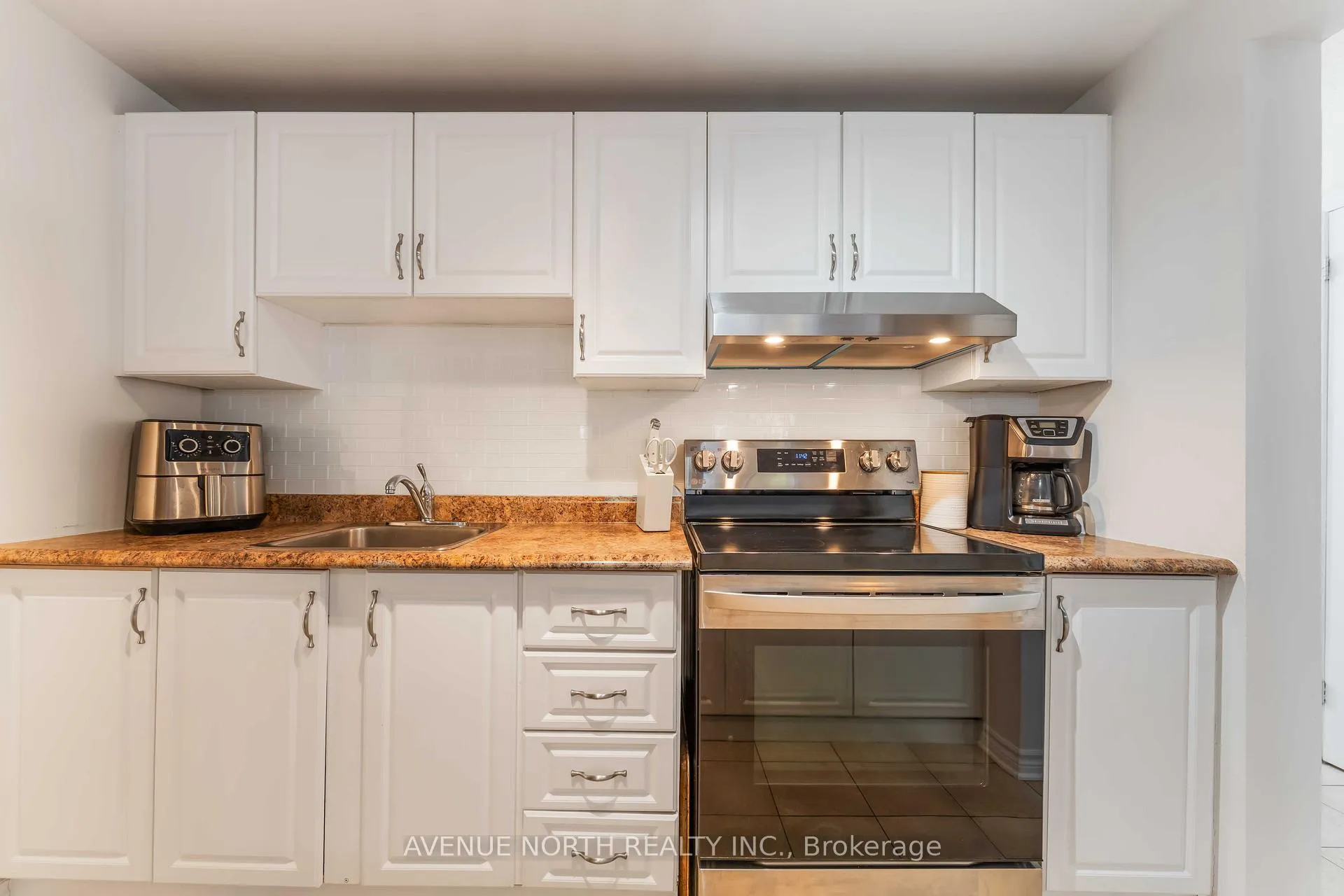 Photo 11 of 1964 Garden Park Lane, Ottawa, Blackburn Hamlet (South) — HOMEH