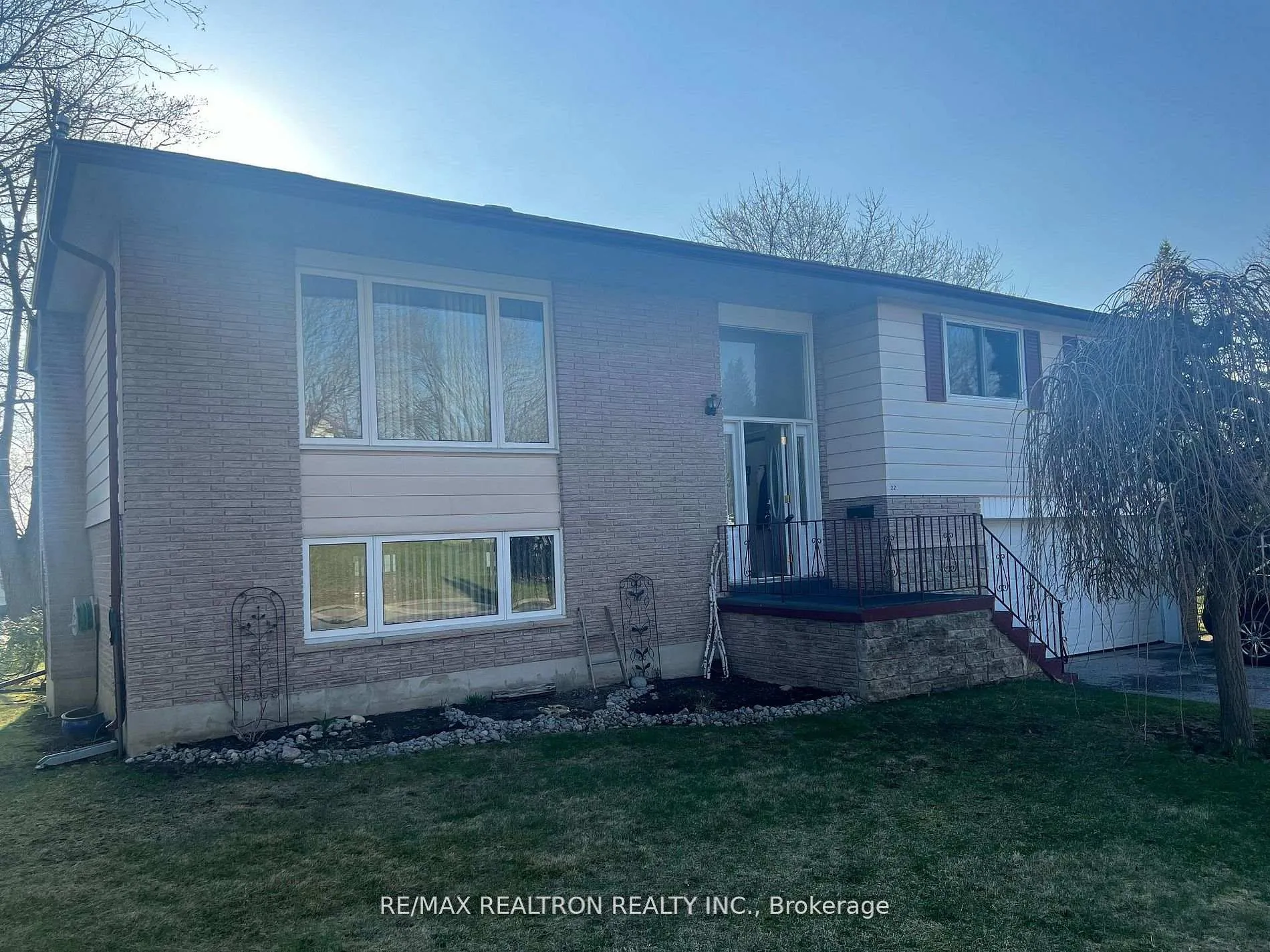 Photo 1 of 22 Jane Crescent, Barrie, Allandale Heights — HOMEH