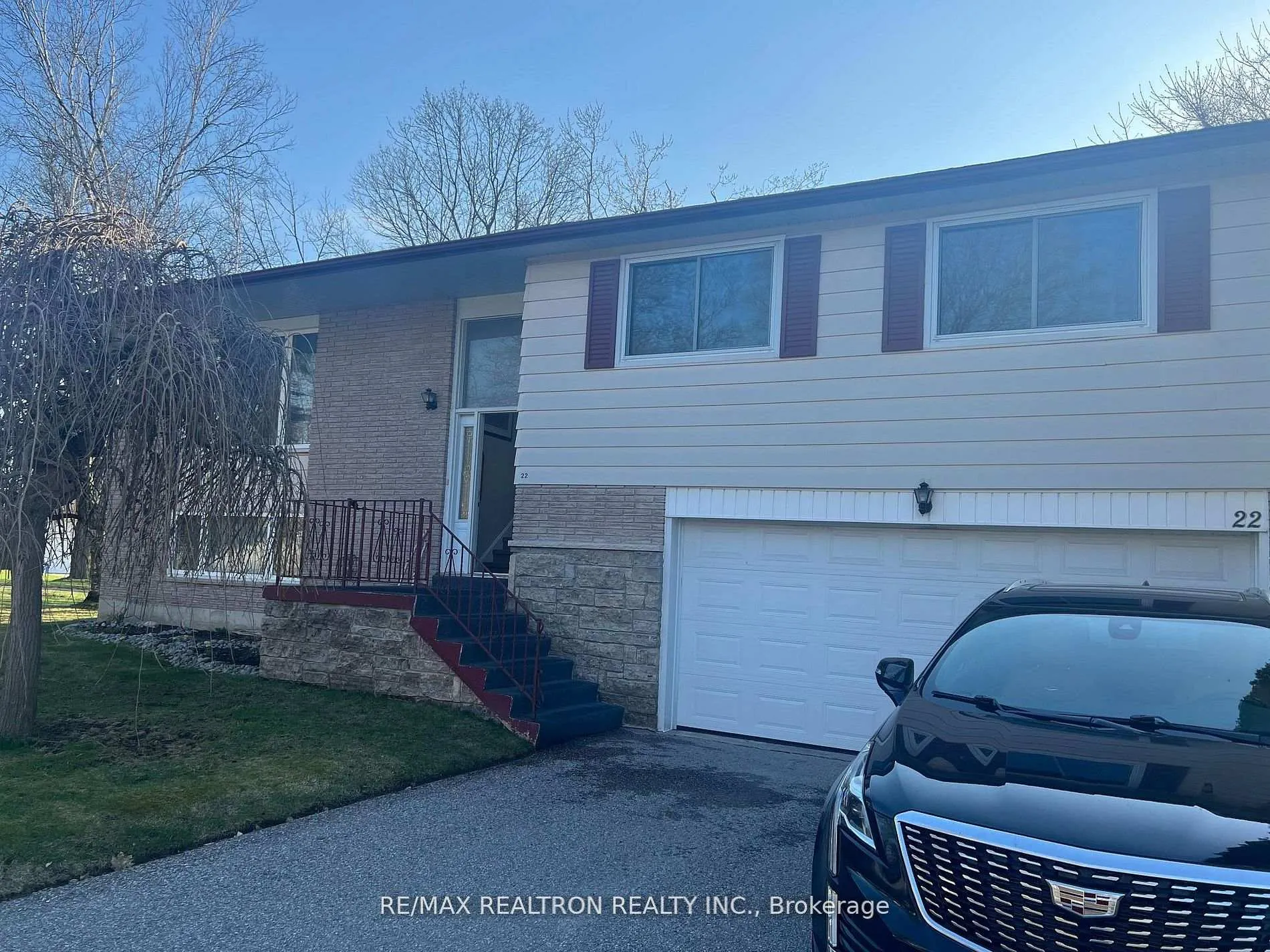 Photo 3 of 22 Jane Crescent, Barrie, Allandale Heights — HOMEH