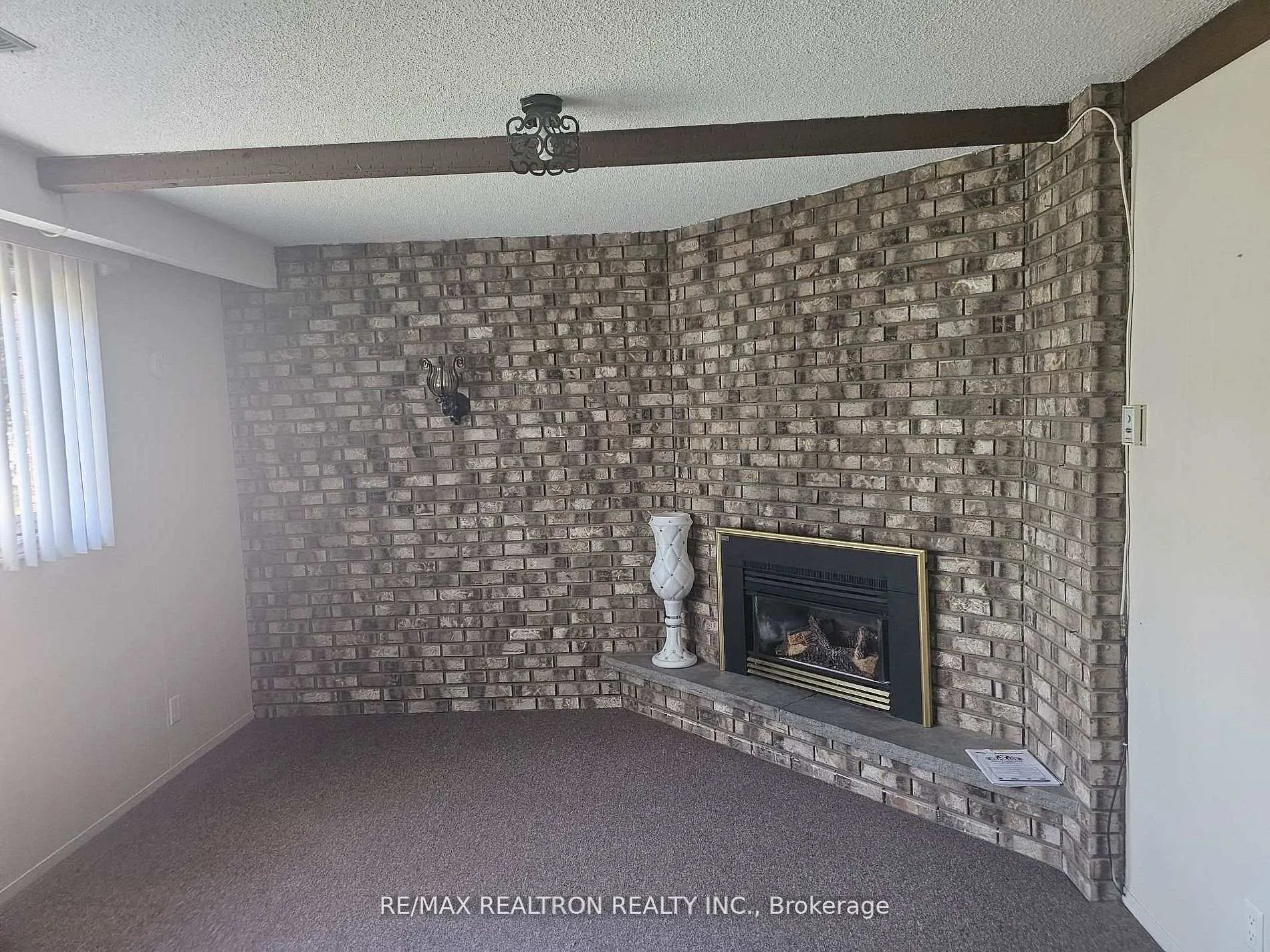 Photo 4 of 22 Jane Crescent, Barrie, Allandale Heights — HOMEH