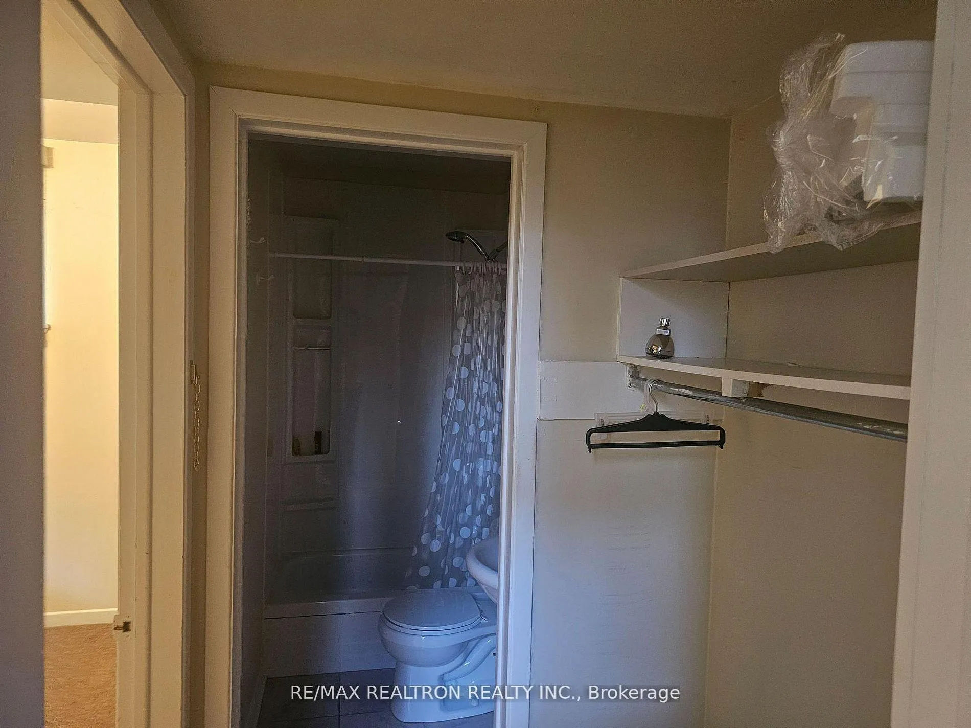 Photo 6 of 22 Jane Crescent, Barrie, Allandale Heights — HOMEH