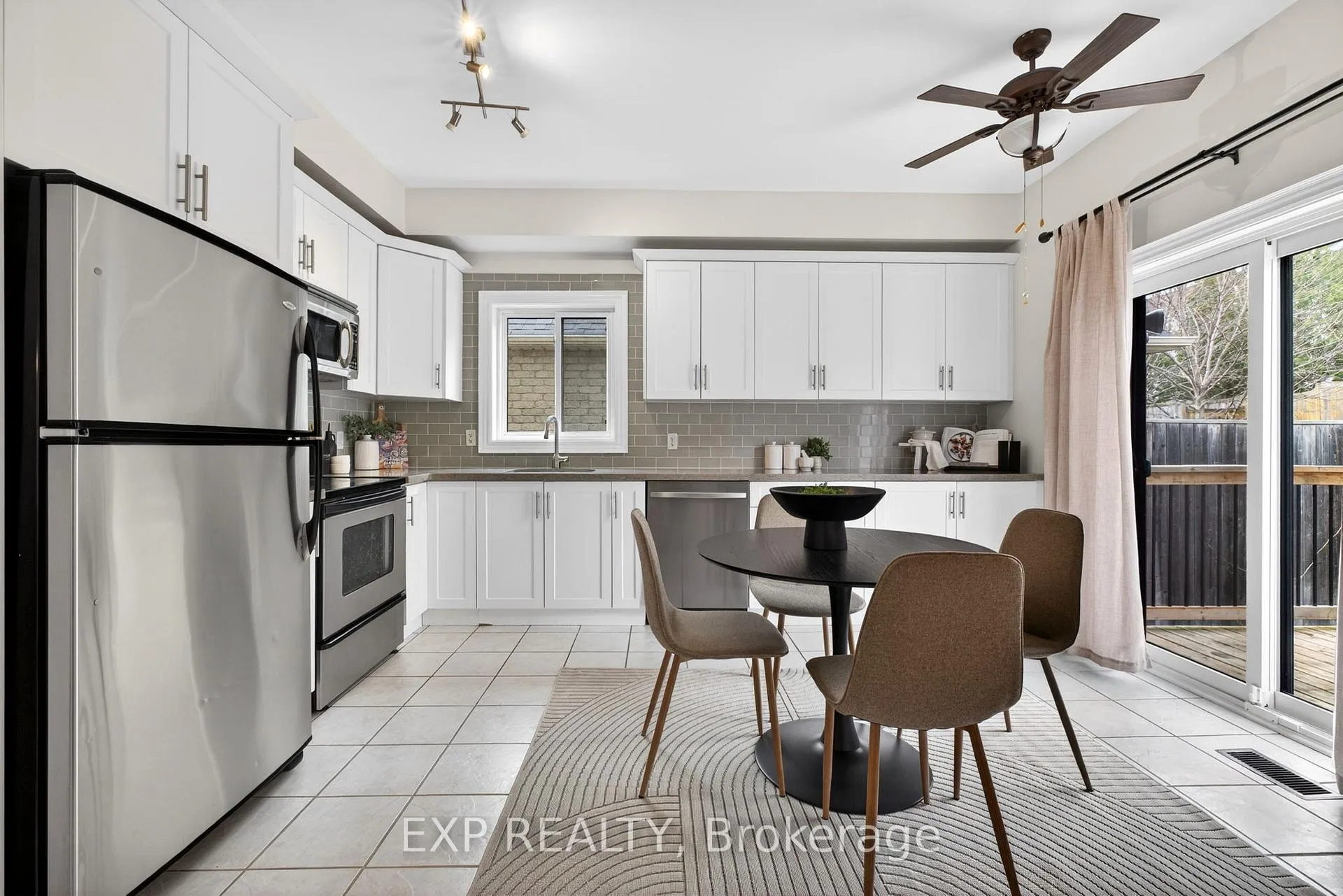 Photo 15 of 808 Greystone Court E, Oshawa, Pinecrest — HOMEH