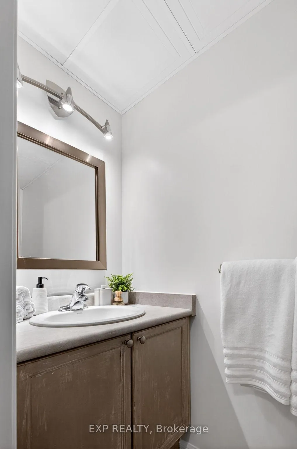 Photo 18 of 808 Greystone Court E, Oshawa, Pinecrest — HOMEH