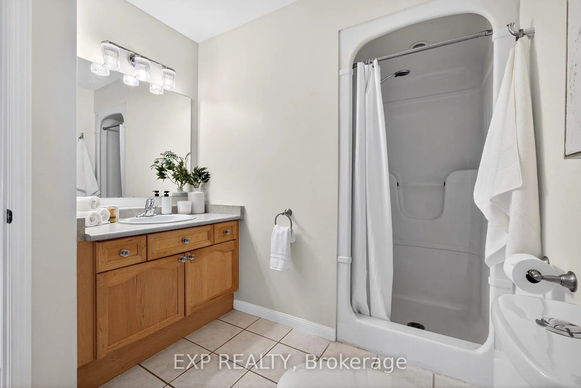 Photo 27 of 808 Greystone Court E, Oshawa, Pinecrest — HOMEH