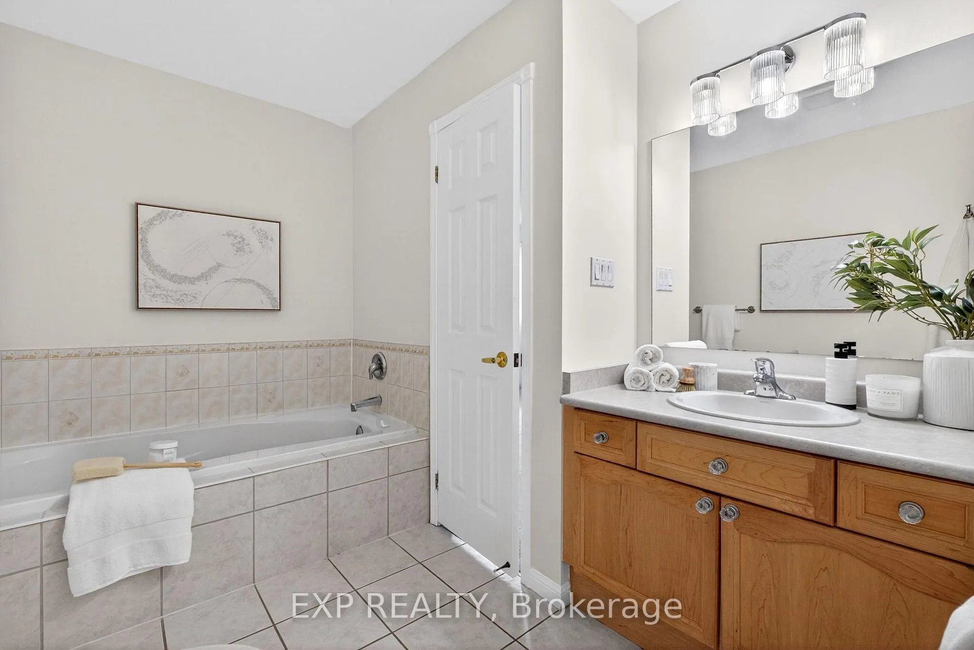 Photo 28 of 808 Greystone Court E, Oshawa, Pinecrest — HOMEH
