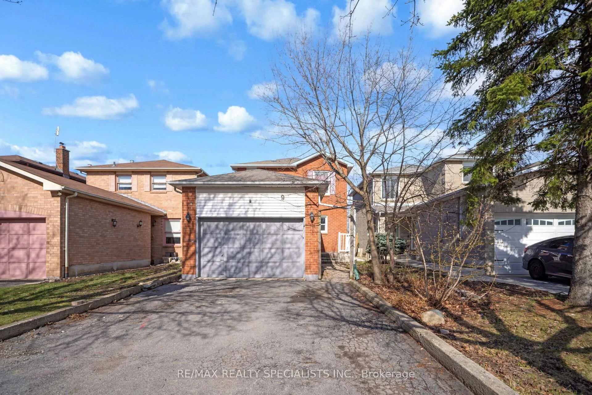 Photo 2 of 9 Wayne Nicol Drive, Brampton, Northwood Park — HOMEH