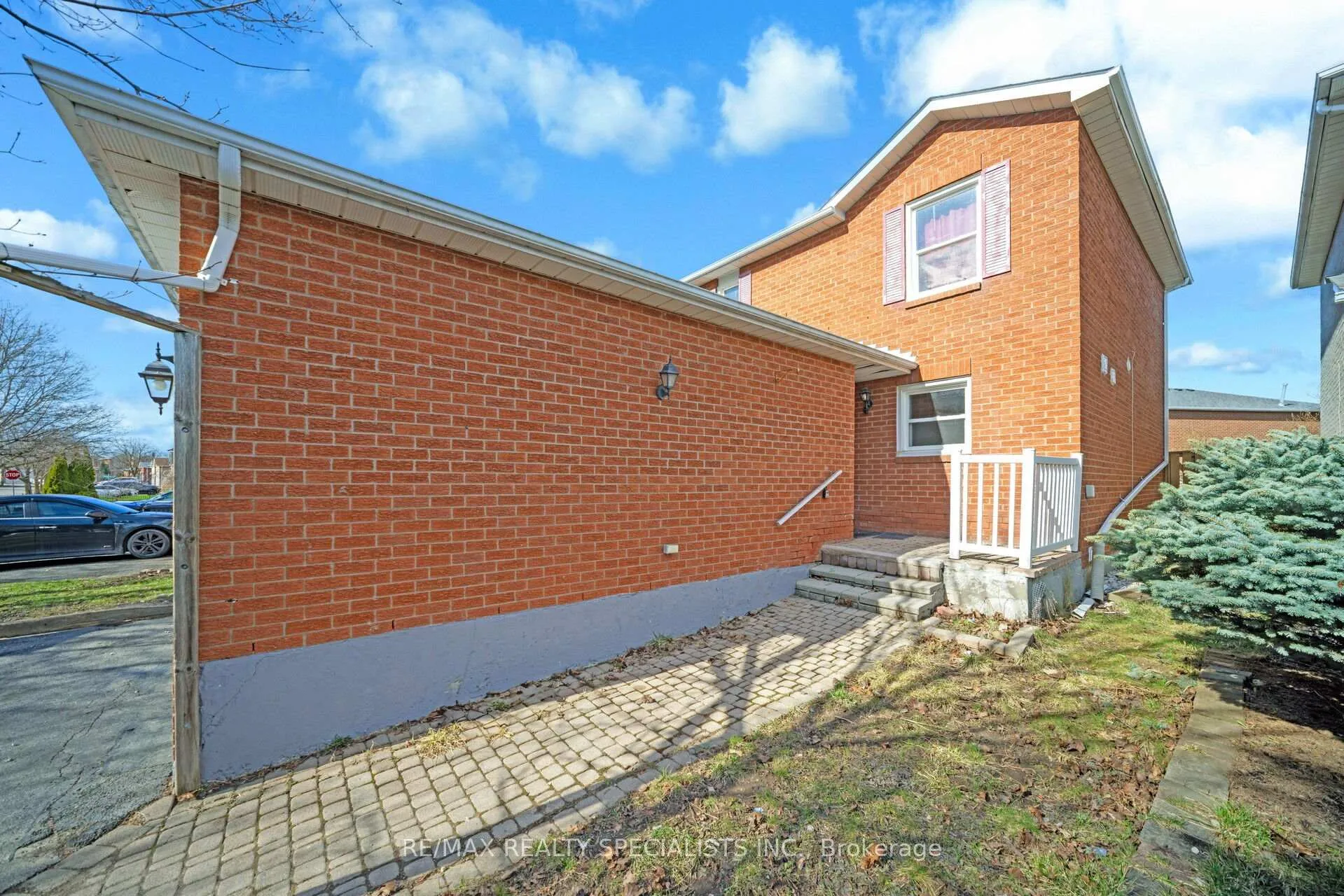 Photo 4 of 9 Wayne Nicol Drive, Brampton, Northwood Park — HOMEH