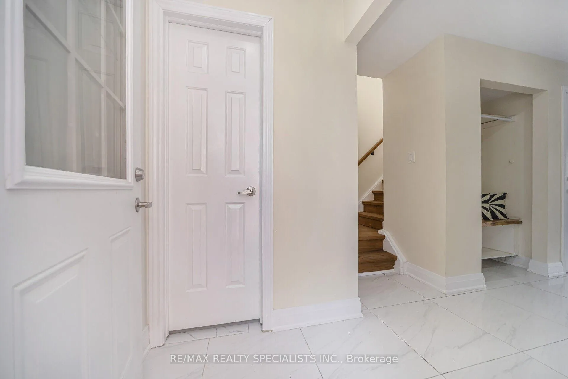 Photo 6 of 9 Wayne Nicol Drive, Brampton, Northwood Park — HOMEH