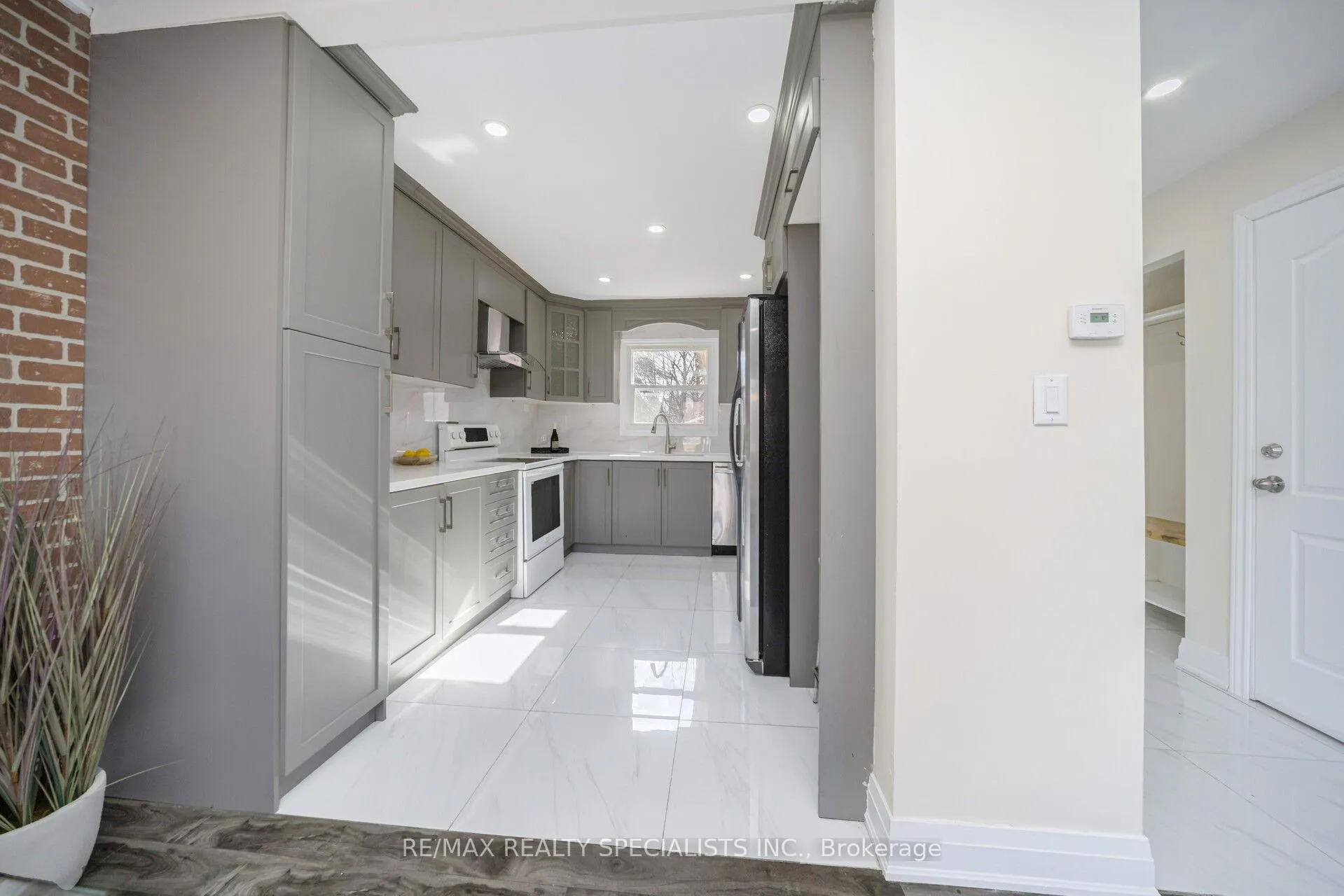 Photo 18 of 9 Wayne Nicol Drive, Brampton, Northwood Park — HOMEH