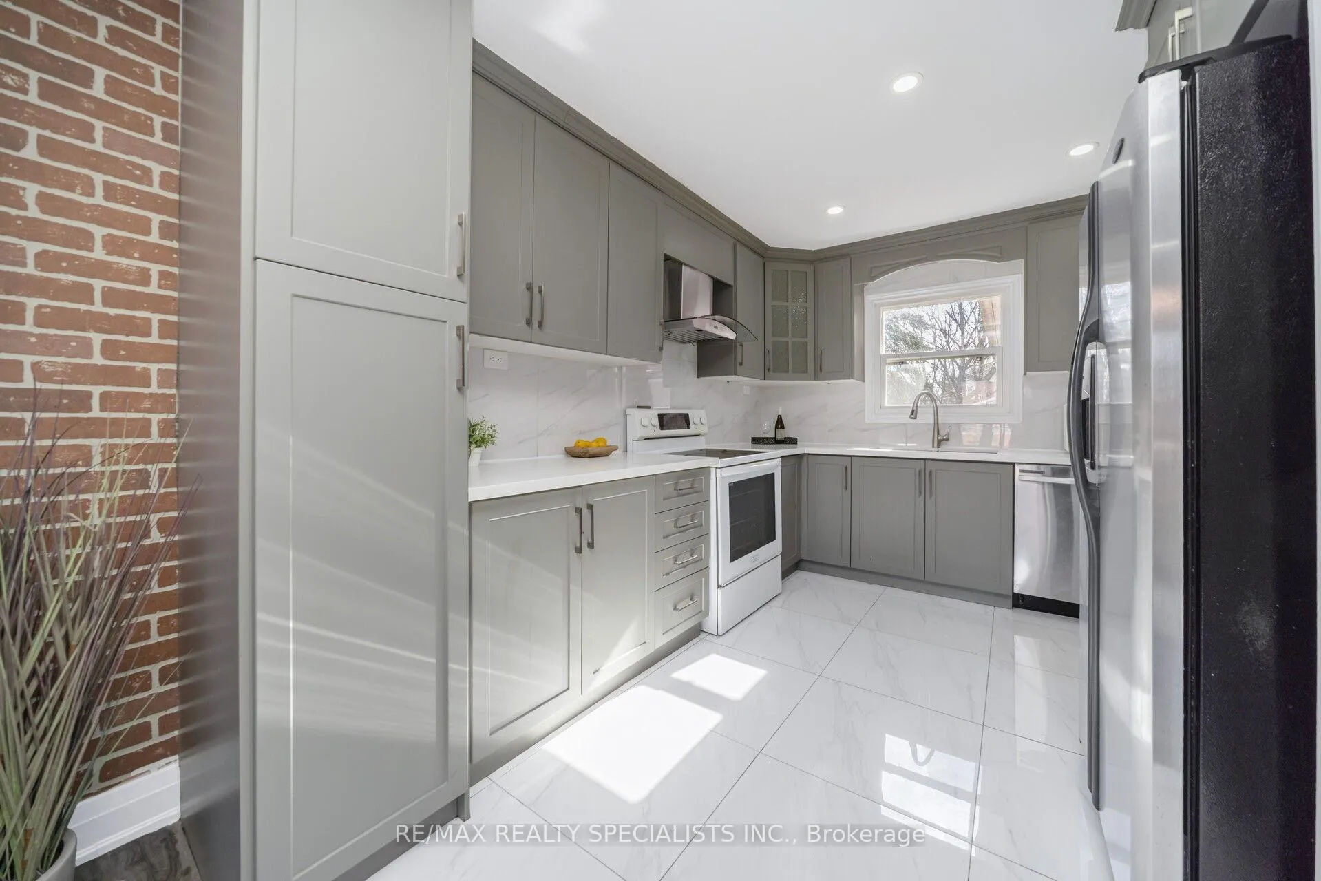 Photo 19 of 9 Wayne Nicol Drive, Brampton, Northwood Park — HOMEH