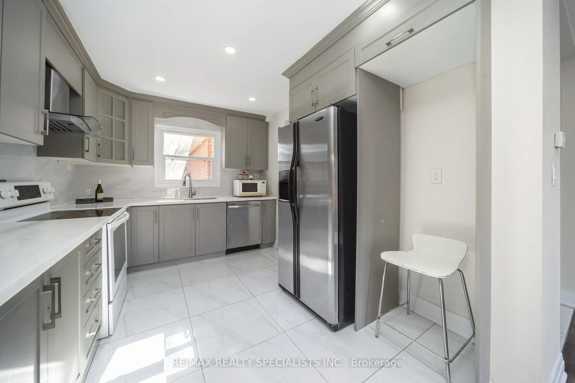 Photo 20 of 9 Wayne Nicol Drive, Brampton, Northwood Park — HOMEH