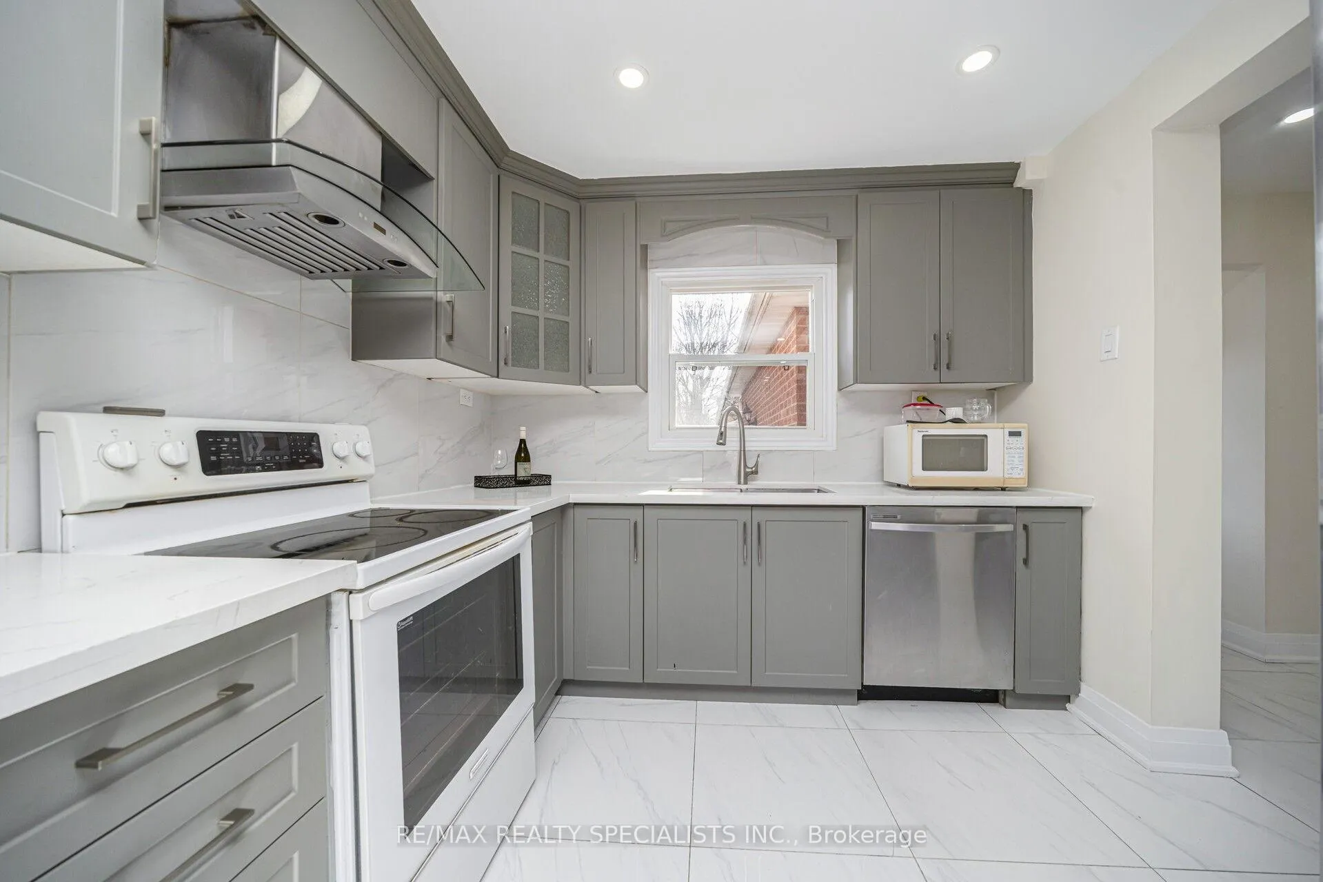 Photo 21 of 9 Wayne Nicol Drive, Brampton, Northwood Park — HOMEH