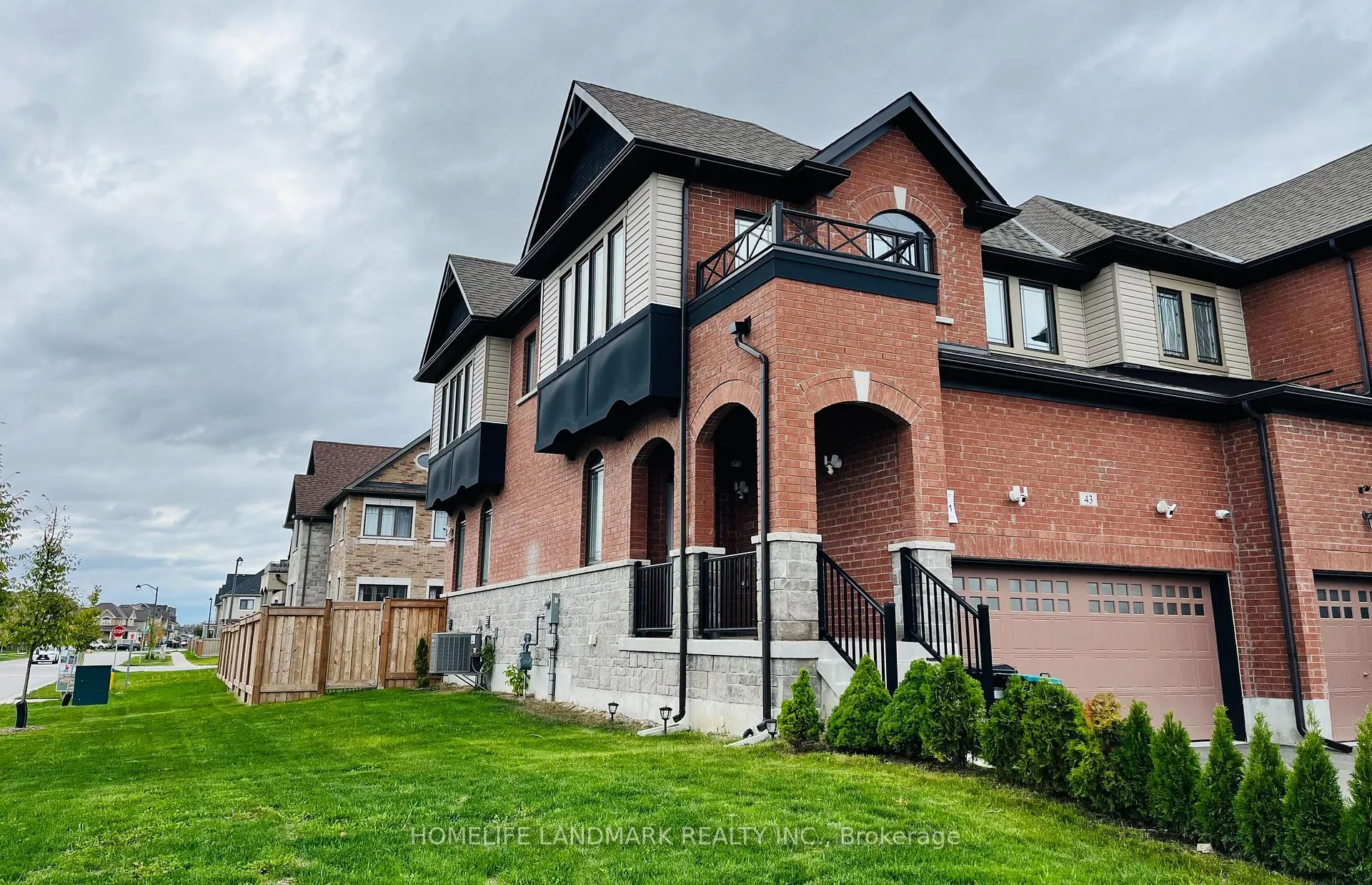 Photo 1 of 43 Lorne Thomas Place Lorne Thomas Place, New Tecumseth, Rural New Tecumseth — HOMEH