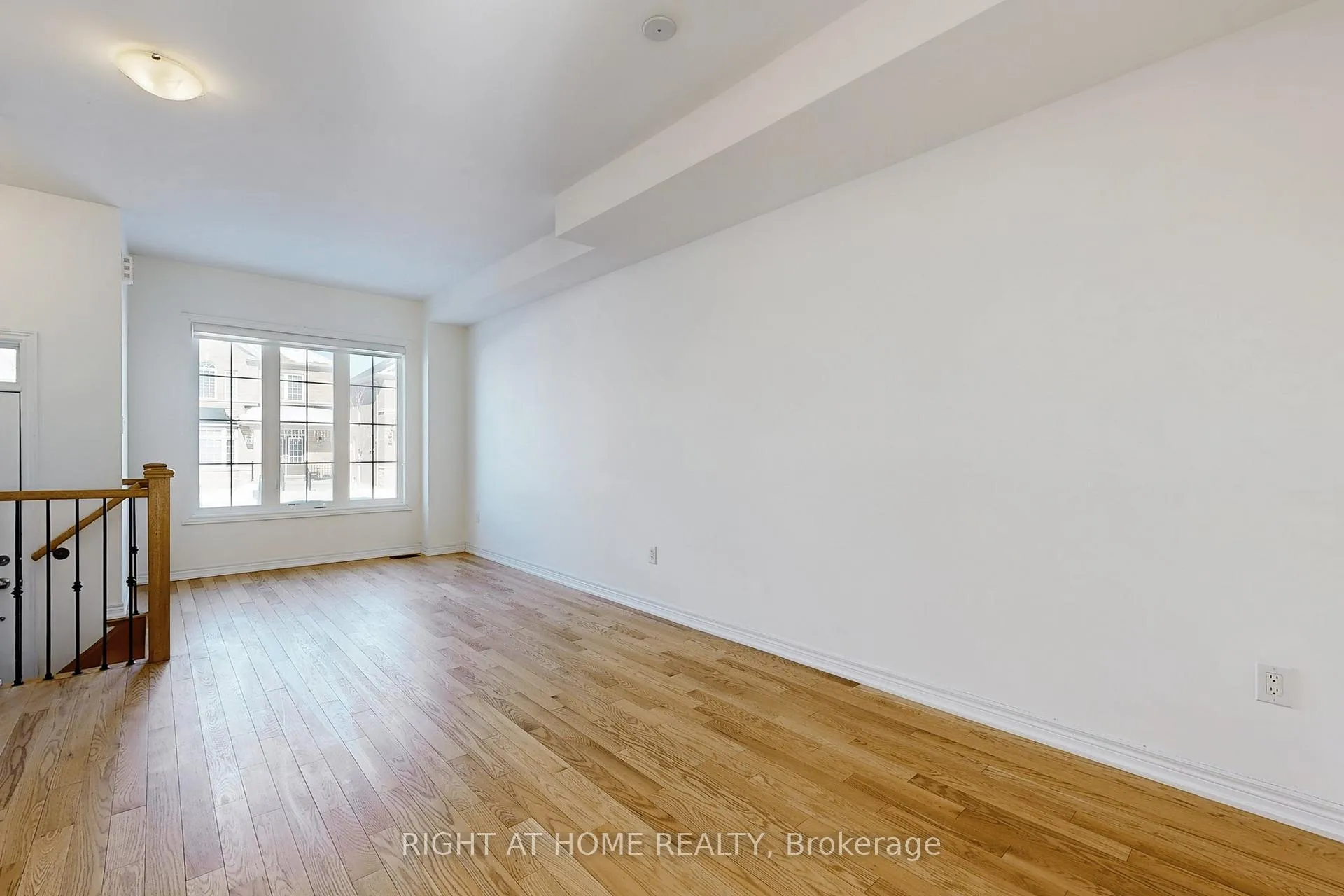 Photo 3 of 553 White's Hill Avenue, Markham, Cornell — HOMEH