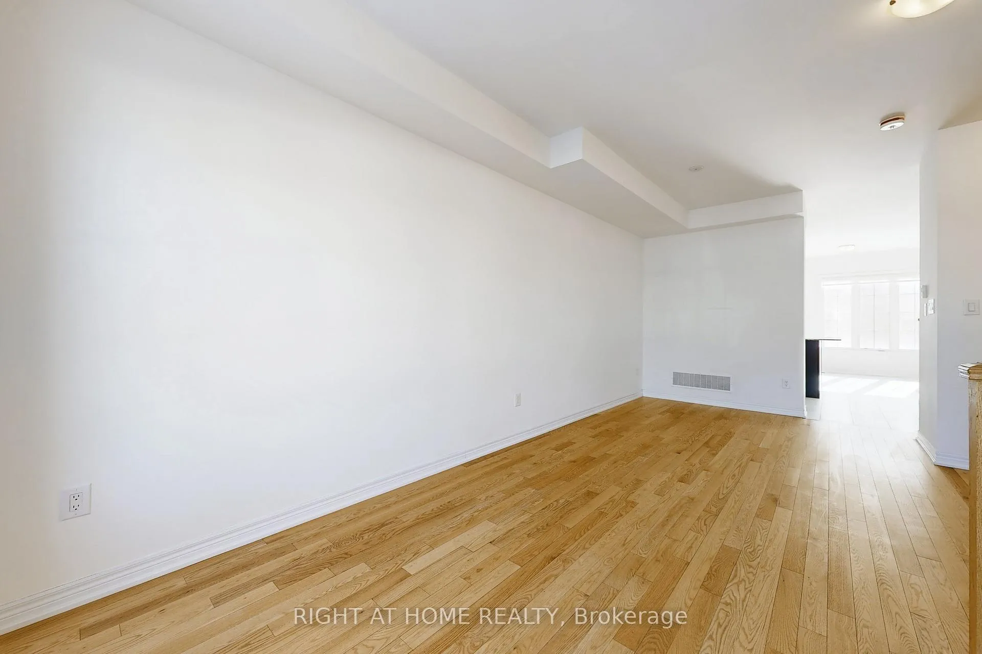 Photo 4 of 553 White's Hill Avenue, Markham, Cornell — HOMEH