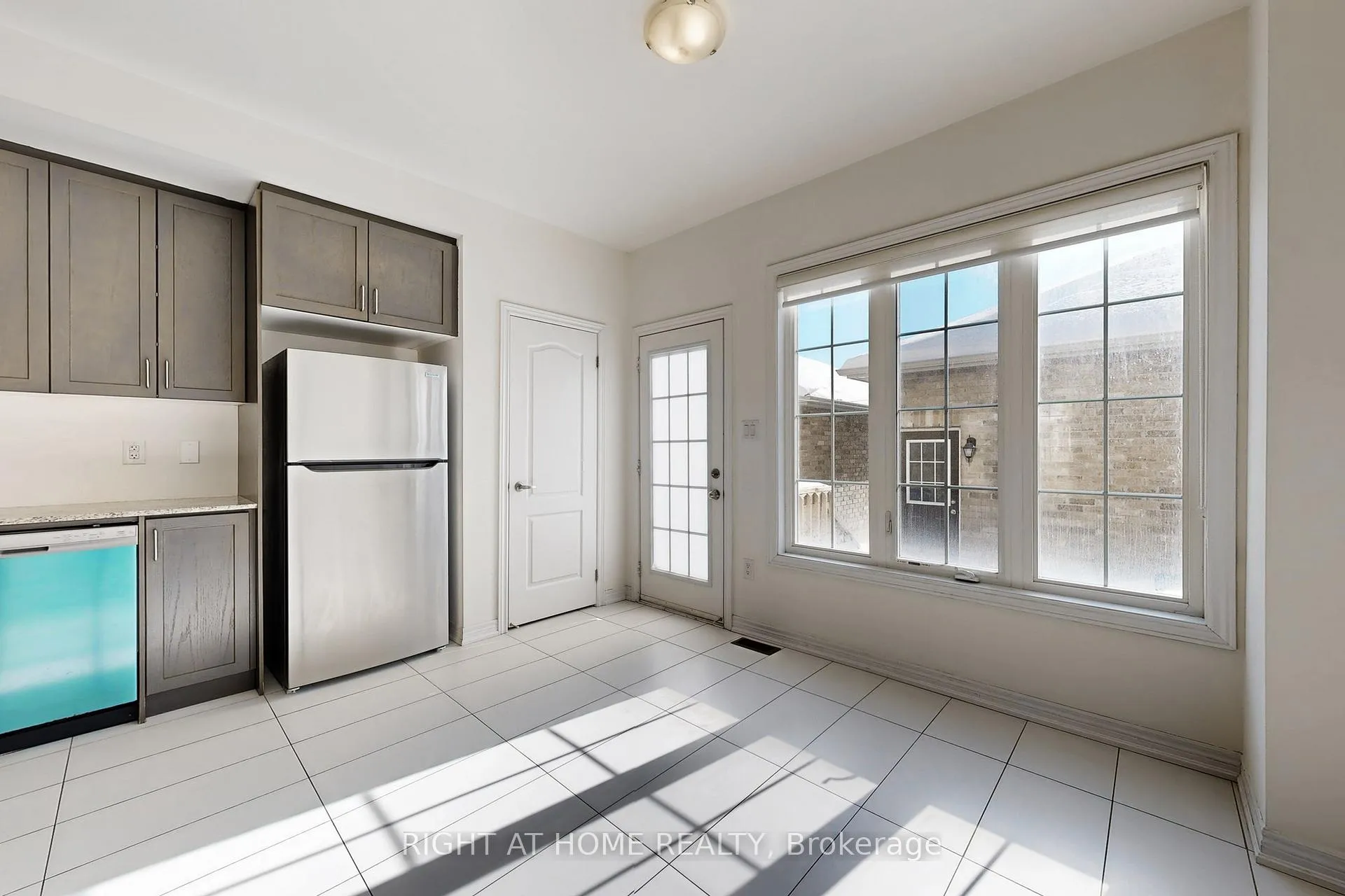 Photo 8 of 553 White's Hill Avenue, Markham, Cornell — HOMEH