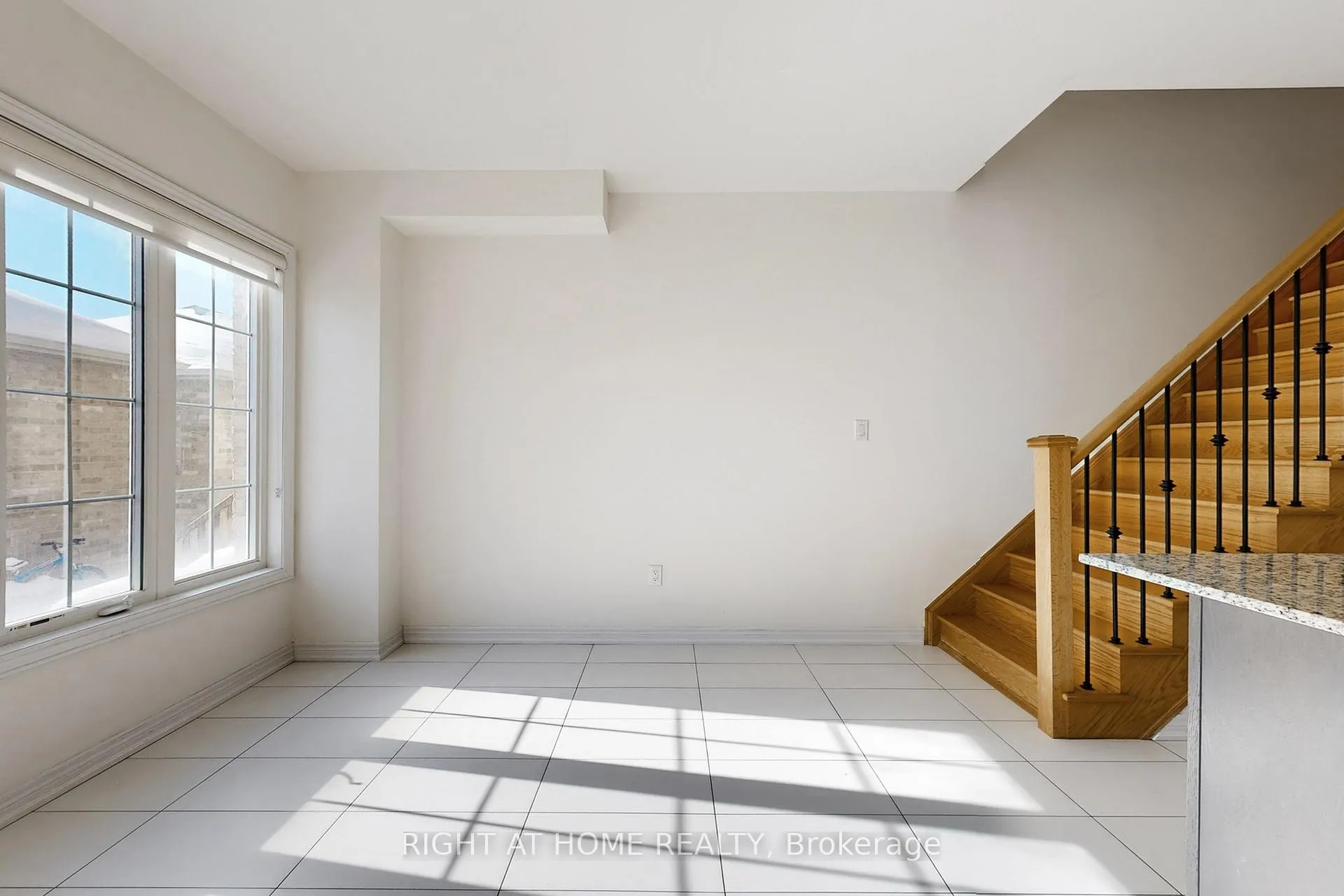 Photo 12 of 553 White's Hill Avenue, Markham, Cornell — HOMEH