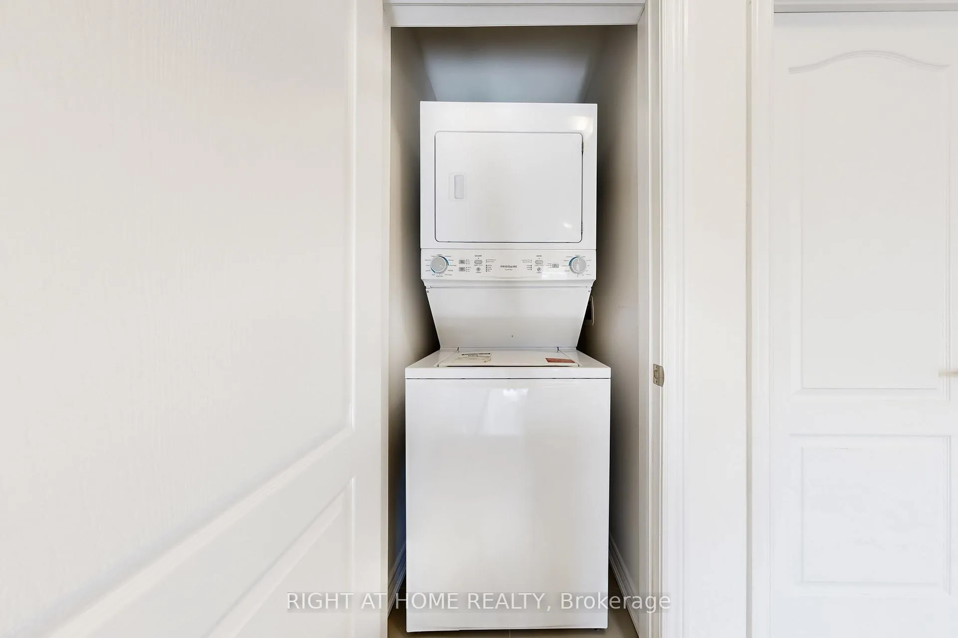 Photo 13 of 553 White's Hill Avenue, Markham, Cornell — HOMEH
