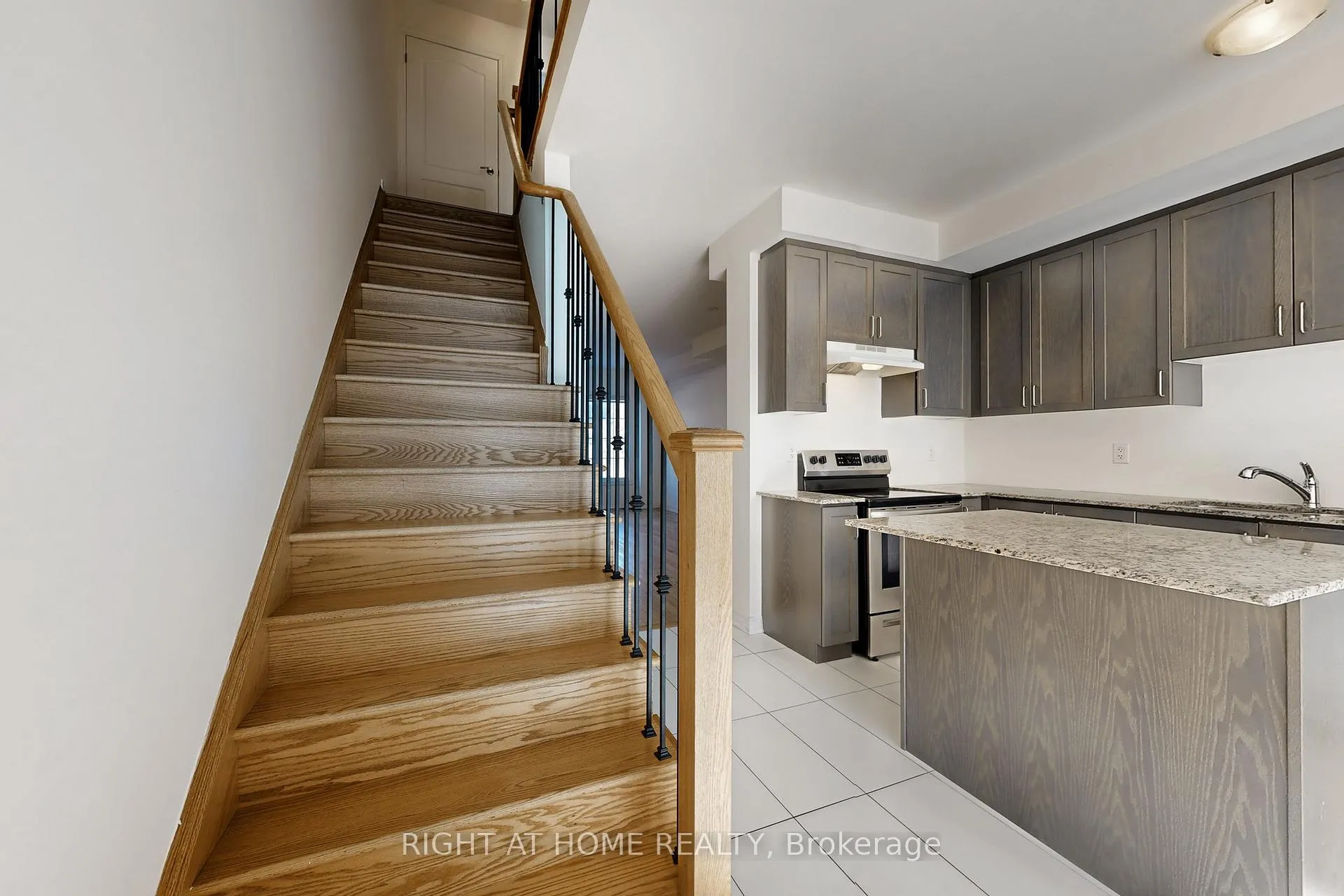 Photo 14 of 553 White's Hill Avenue, Markham, Cornell — HOMEH