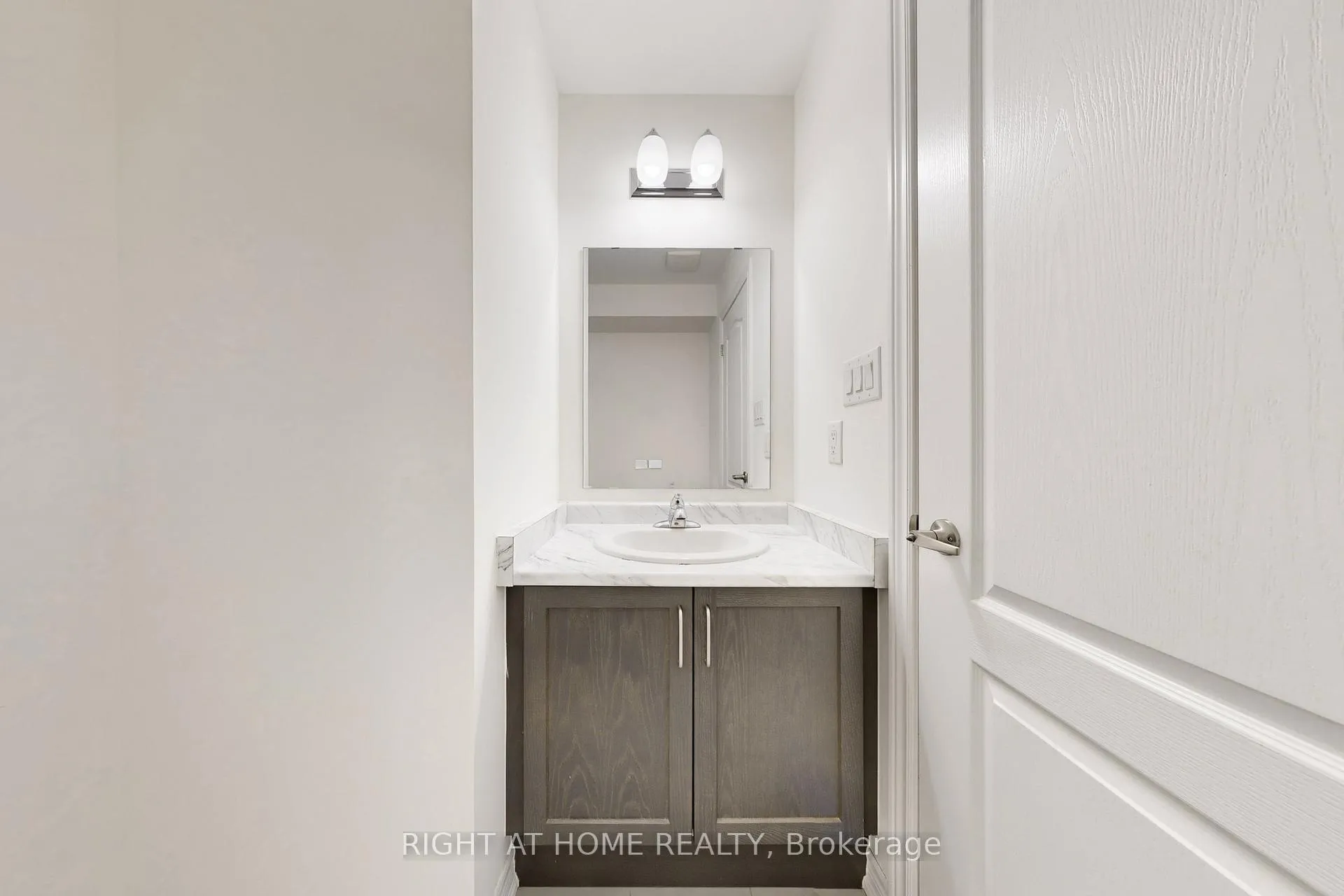 Photo 18 of 553 White's Hill Avenue, Markham, Cornell — HOMEH