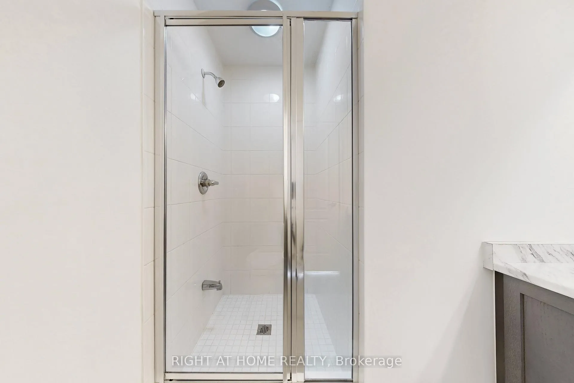 Photo 22 of 553 White's Hill Avenue, Markham, Cornell — HOMEH