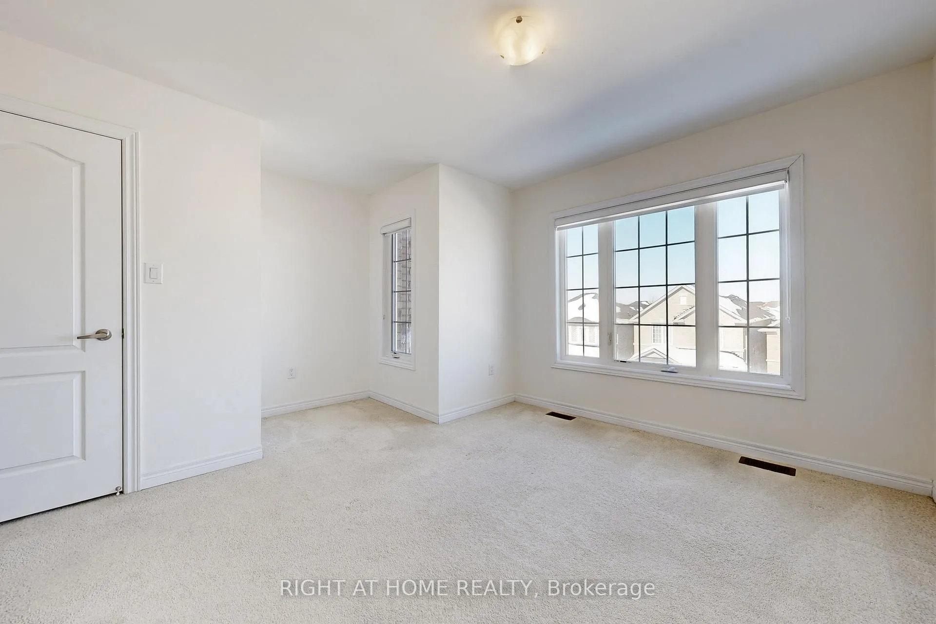 Photo 24 of 553 White's Hill Avenue, Markham, Cornell — HOMEH