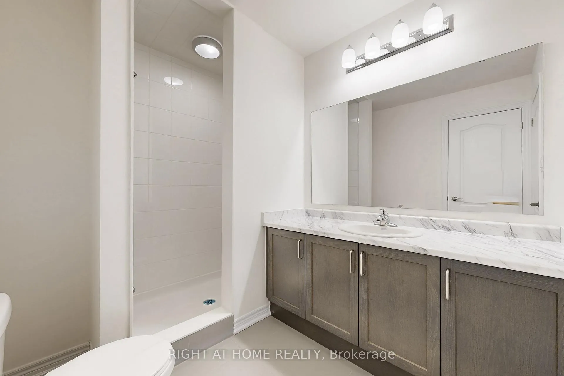 Photo 30 of 553 White's Hill Avenue, Markham, Cornell — HOMEH