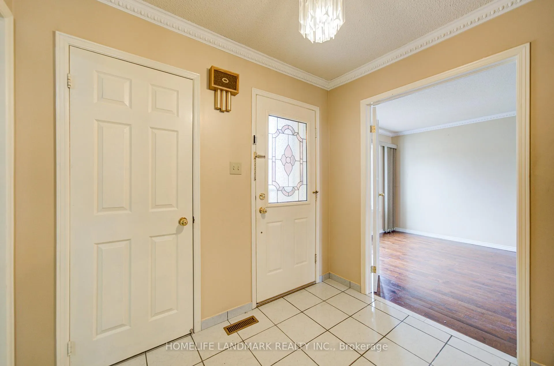 Photo 3 of 9 Duggan Drive, Brampton, Fletcher's West — HOMEH