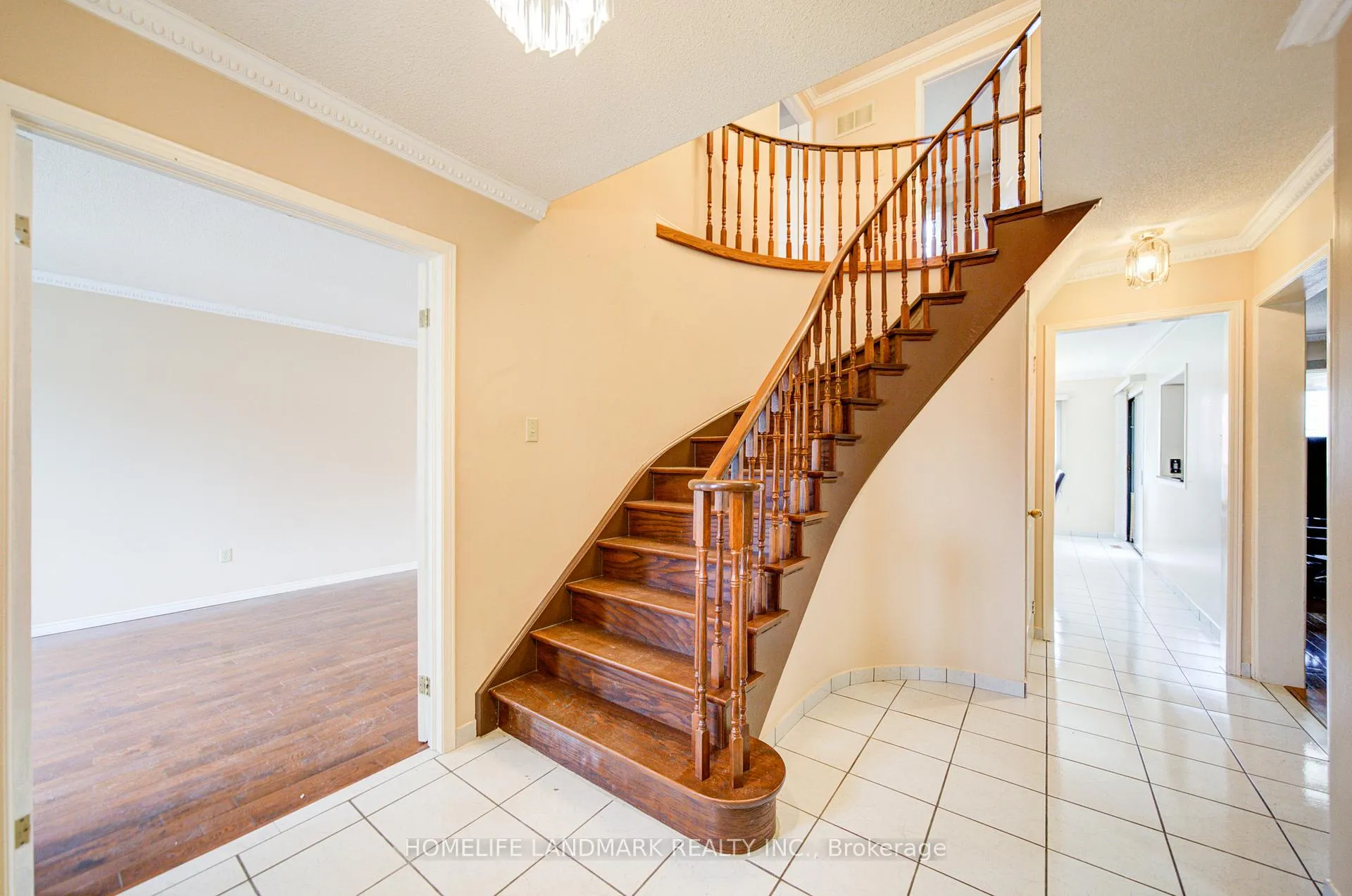 Photo 4 of 9 Duggan Drive, Brampton, Fletcher's West — HOMEH