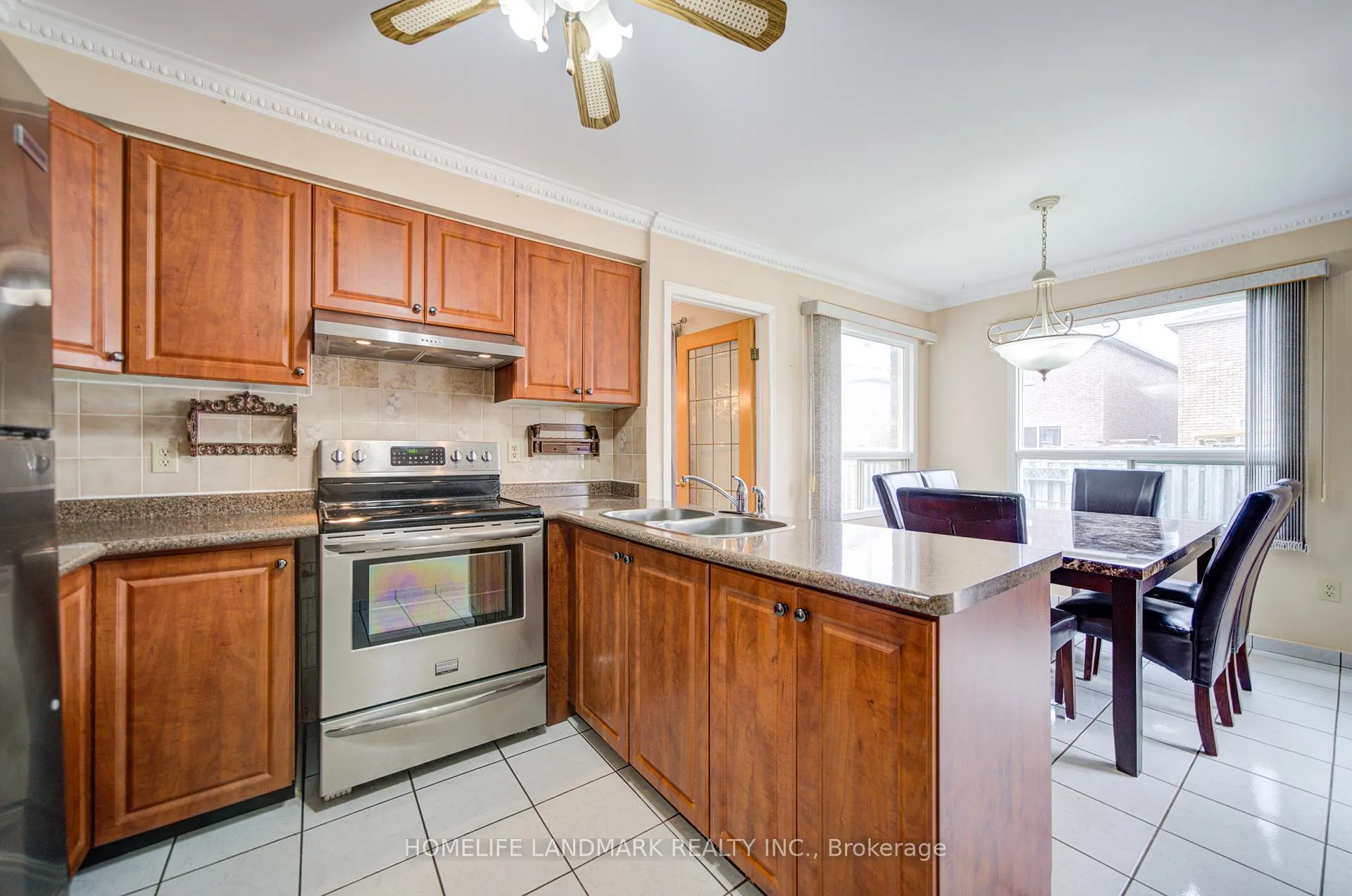 Photo 10 of 9 Duggan Drive, Brampton, Fletcher's West — HOMEH