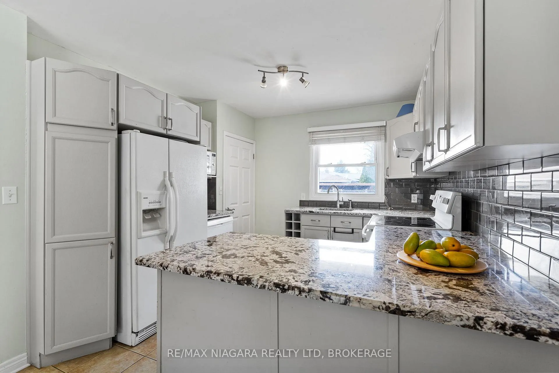 Photo 6 of 125 Windward Street, St. Catharines, Carlton/Bunting — HOMEH