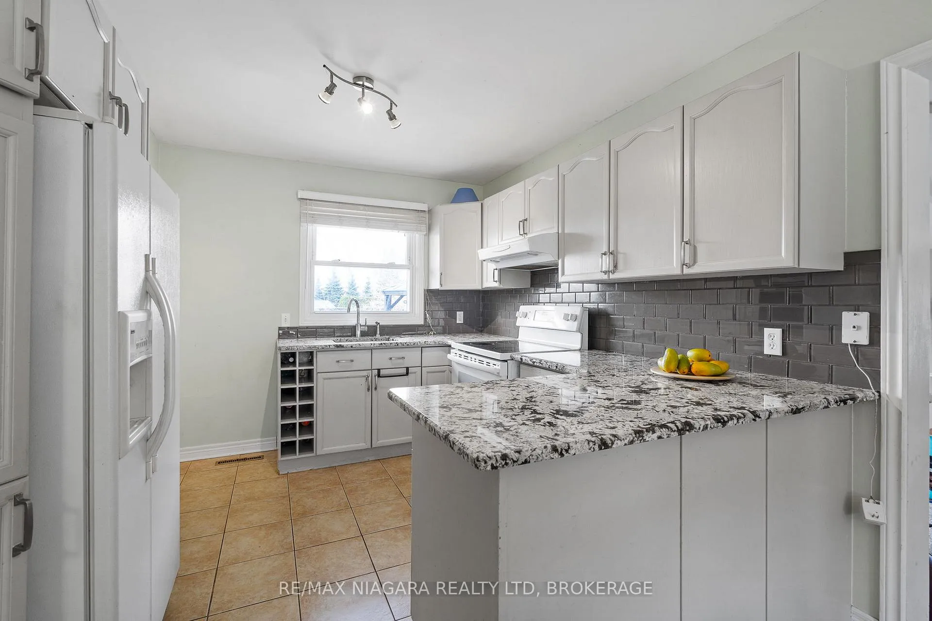 Photo 7 of 125 Windward Street, St. Catharines, Carlton/Bunting — HOMEH