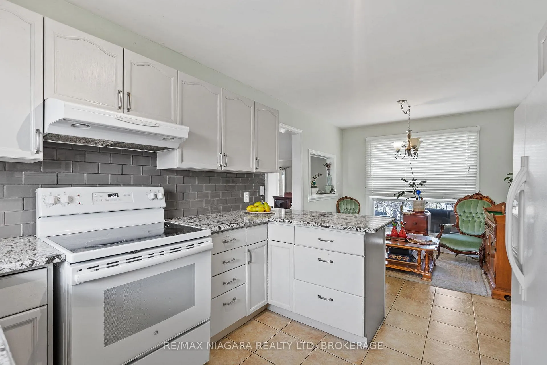 Photo 8 of 125 Windward Street, St. Catharines, Carlton/Bunting — HOMEH