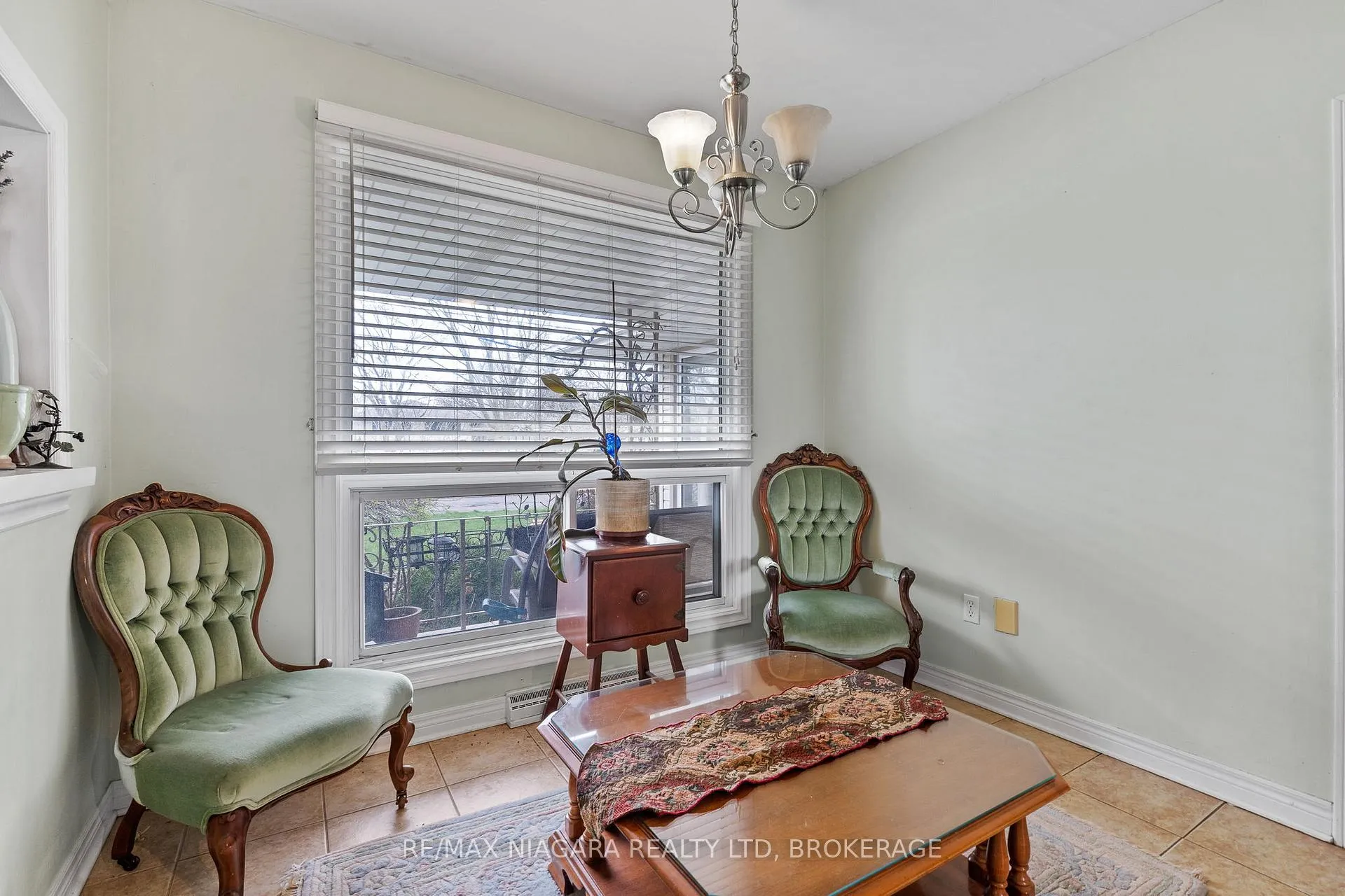Photo 10 of 125 Windward Street, St. Catharines, Carlton/Bunting — HOMEH