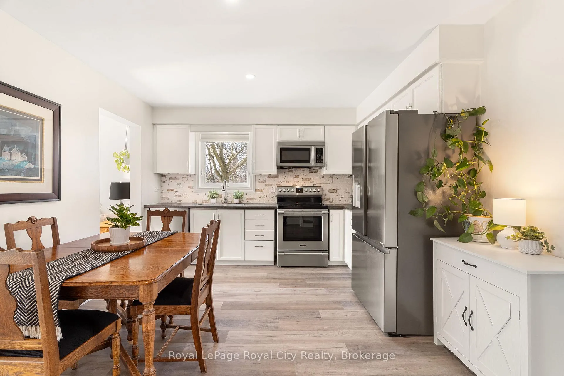 Photo 4 of 22 Thompson Drive, Guelph, Grange Road — HOMEH