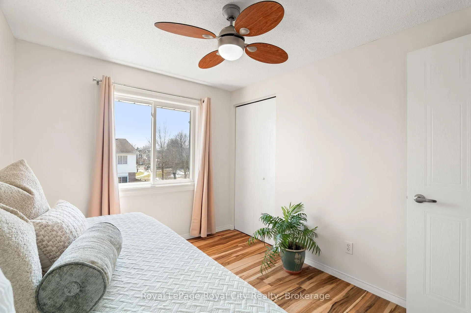Photo 25 of 22 Thompson Drive, Guelph, Grange Road — HOMEH