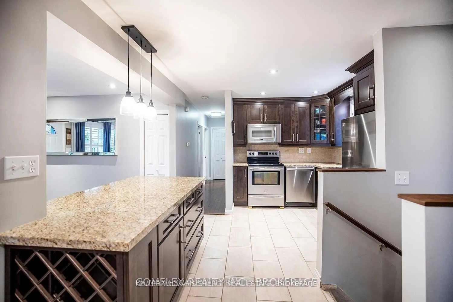 Photo 5 of 488 Beurling Avenue, Oshawa, McLaughlin — HOMEH
