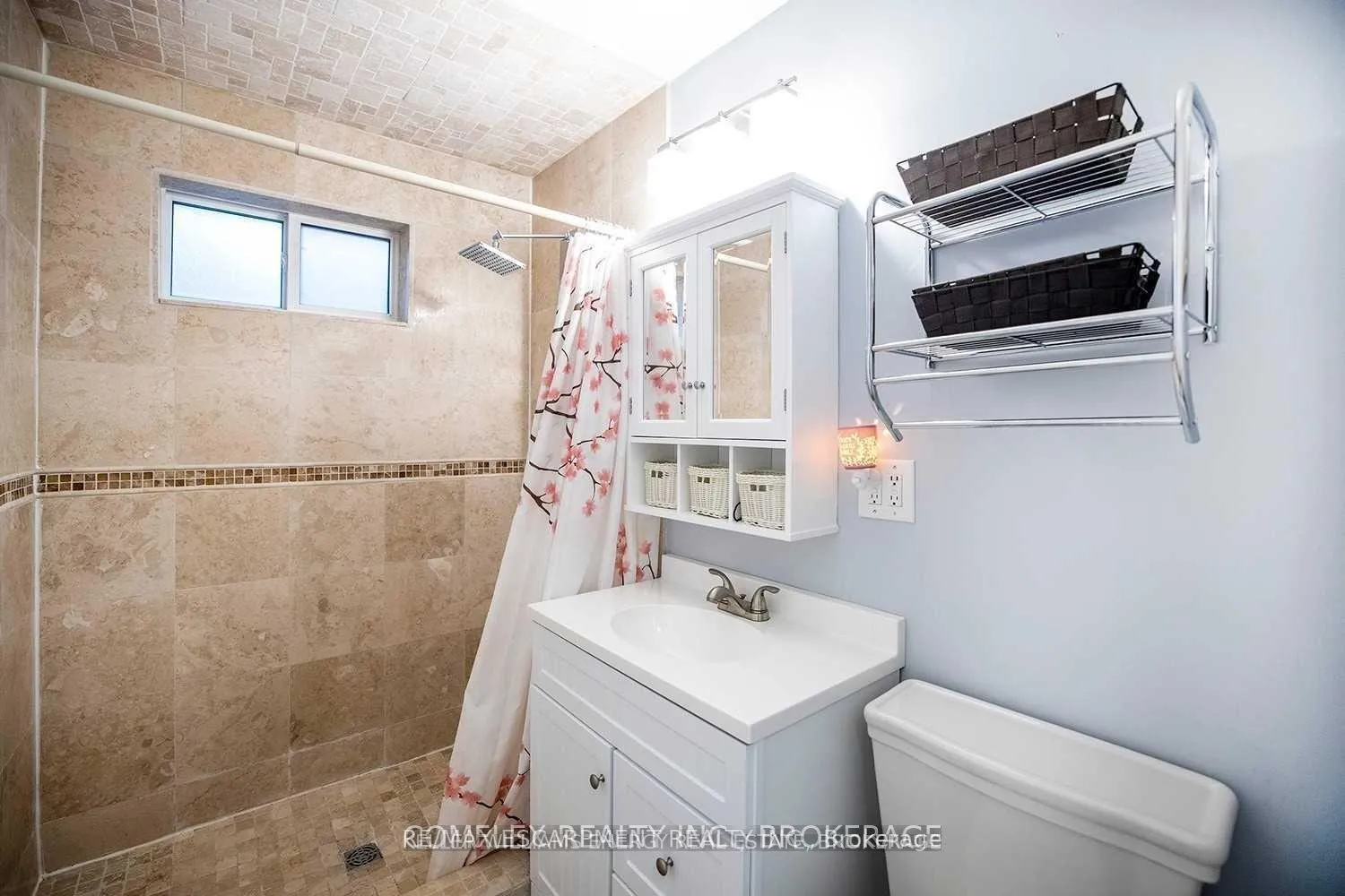 Photo 8 of 488 Beurling Avenue, Oshawa, McLaughlin — HOMEH